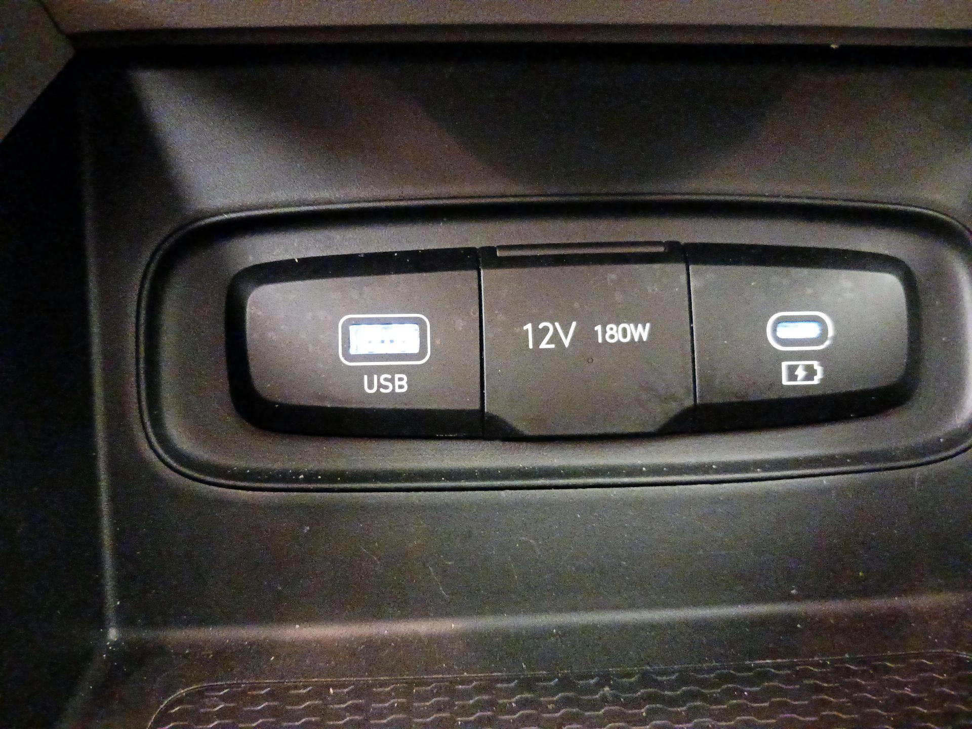 Thumbnail: 2023 Hyundai Venue - 18