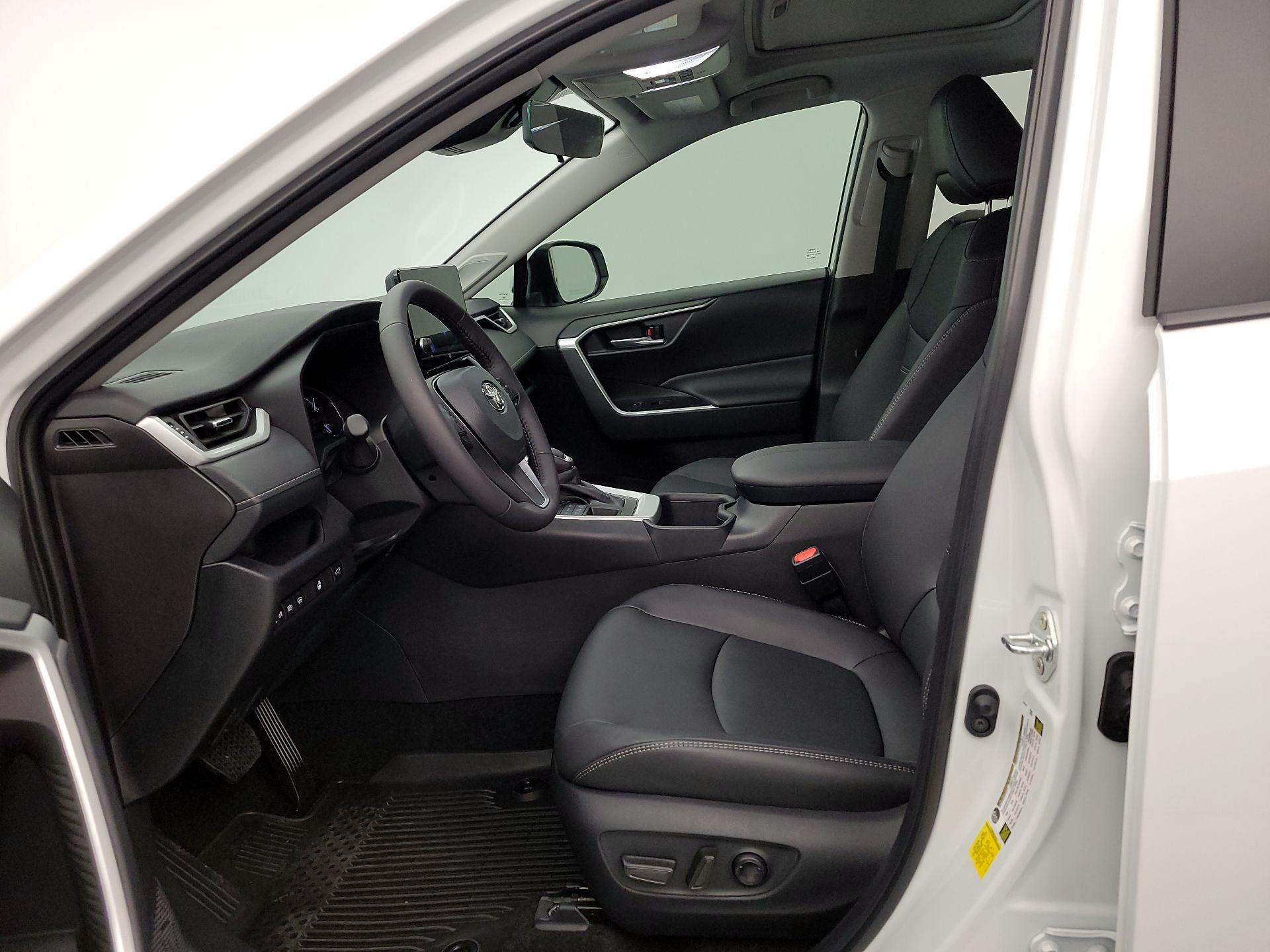 Thumbnail: 2025 Toyota RAV4 - 11