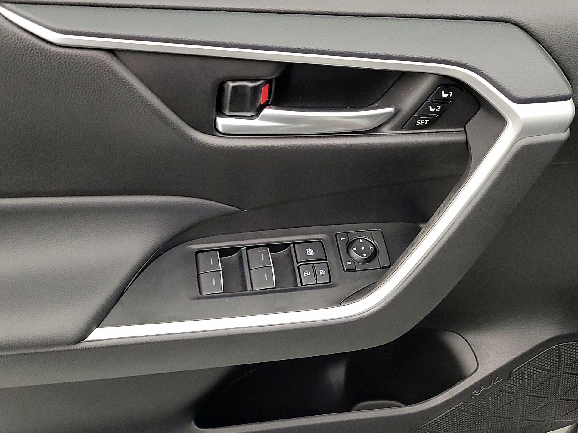 Thumbnail: 2025 Toyota RAV4 - 12