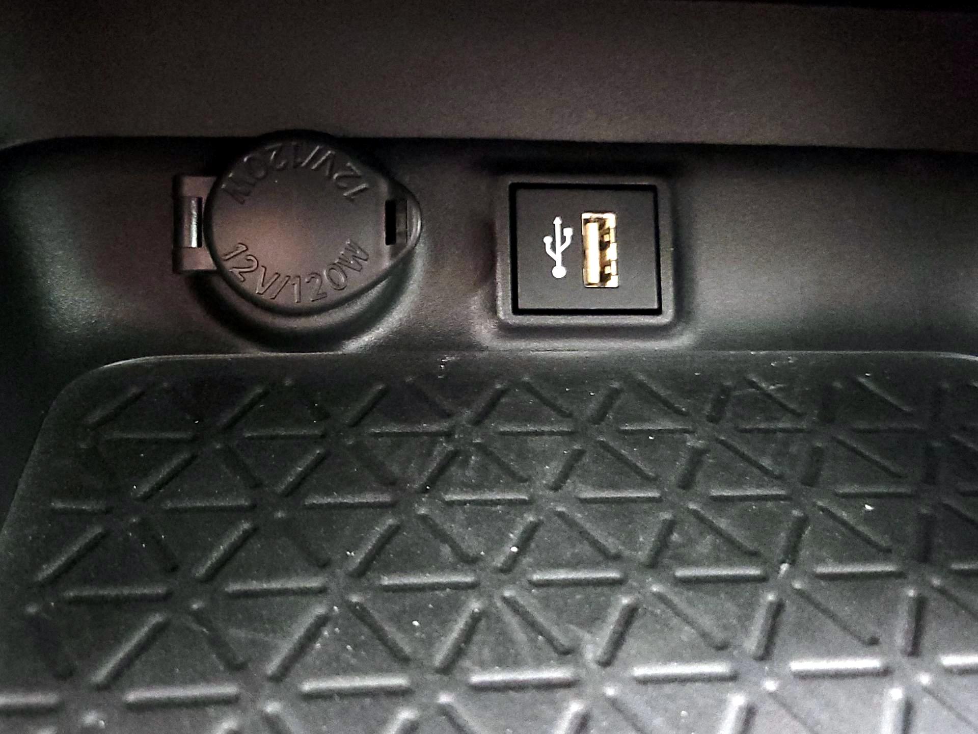 Thumbnail: 2025 Toyota RAV4 - 19