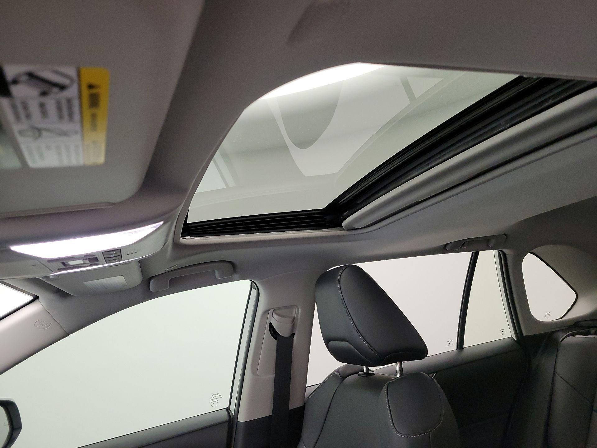 Thumbnail: 2025 Toyota RAV4 - 20