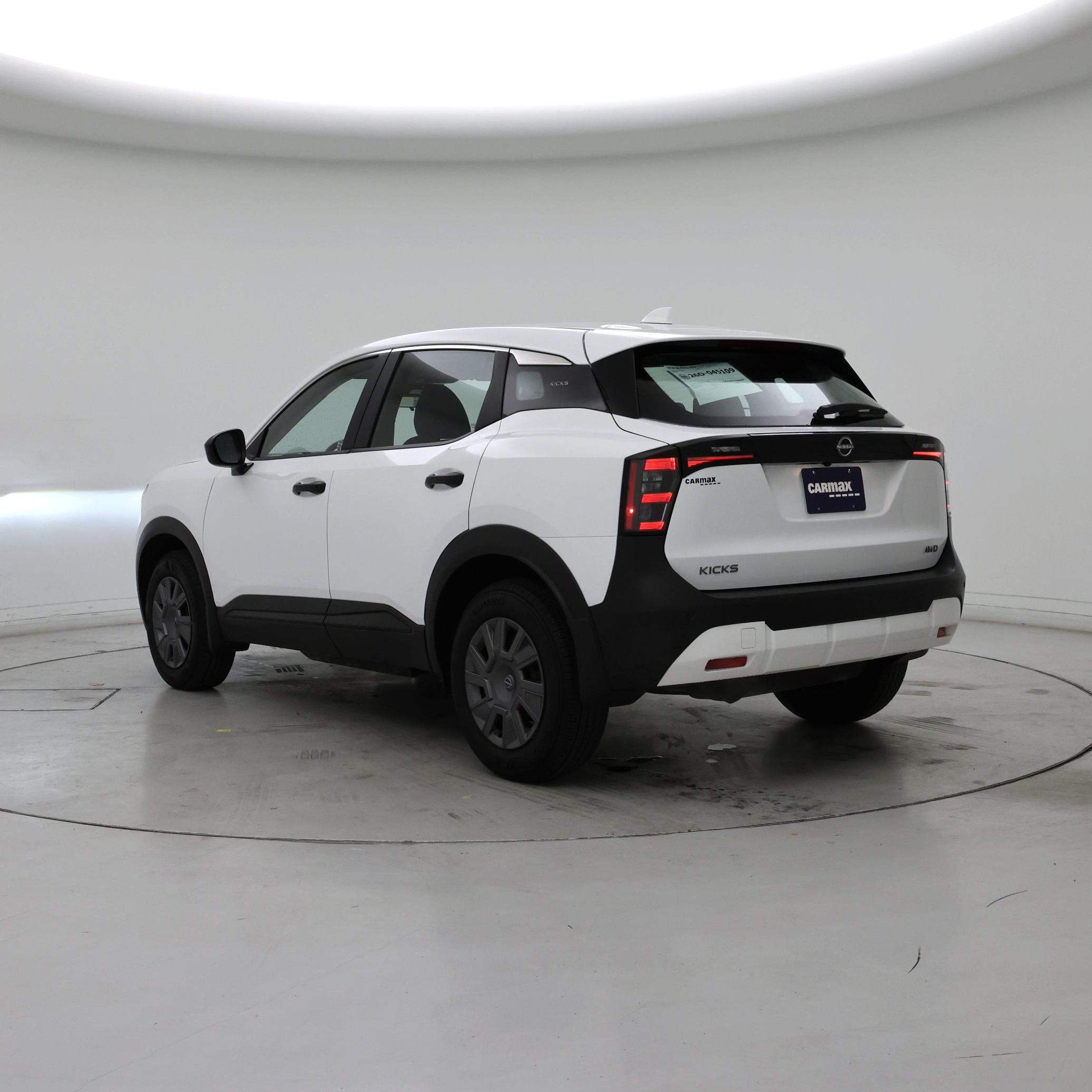 Thumbnail: 2025 Nissan Kicks - 2