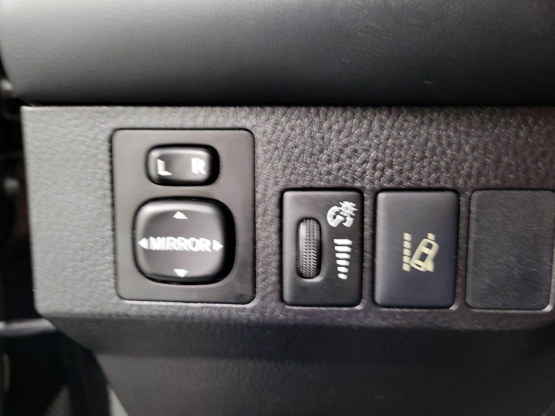 Thumbnail: 2018 Toyota RAV4 - 13