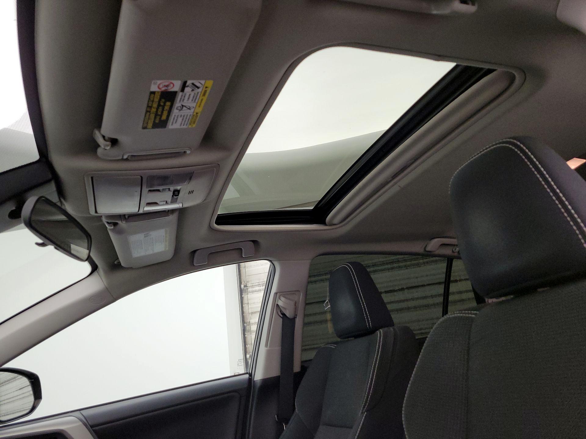 Thumbnail: 2018 Toyota RAV4 - 19