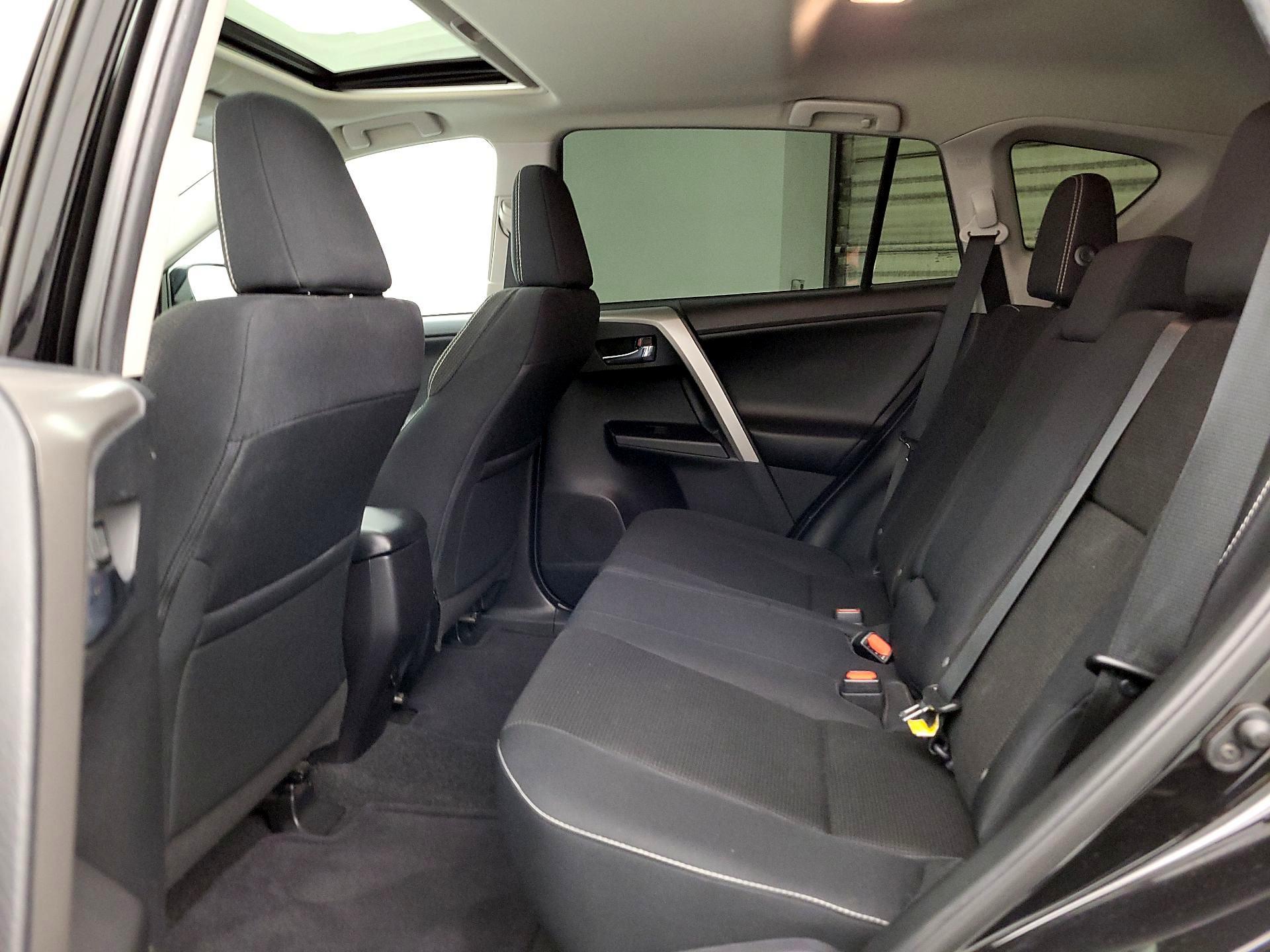 Thumbnail: 2018 Toyota RAV4 - 20