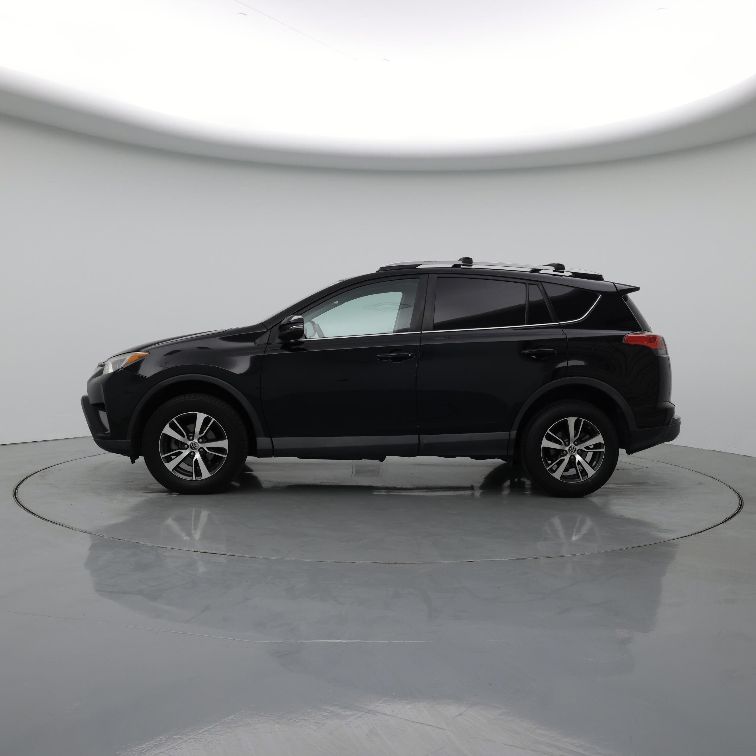 Thumbnail: 2018 Toyota RAV4 - 3