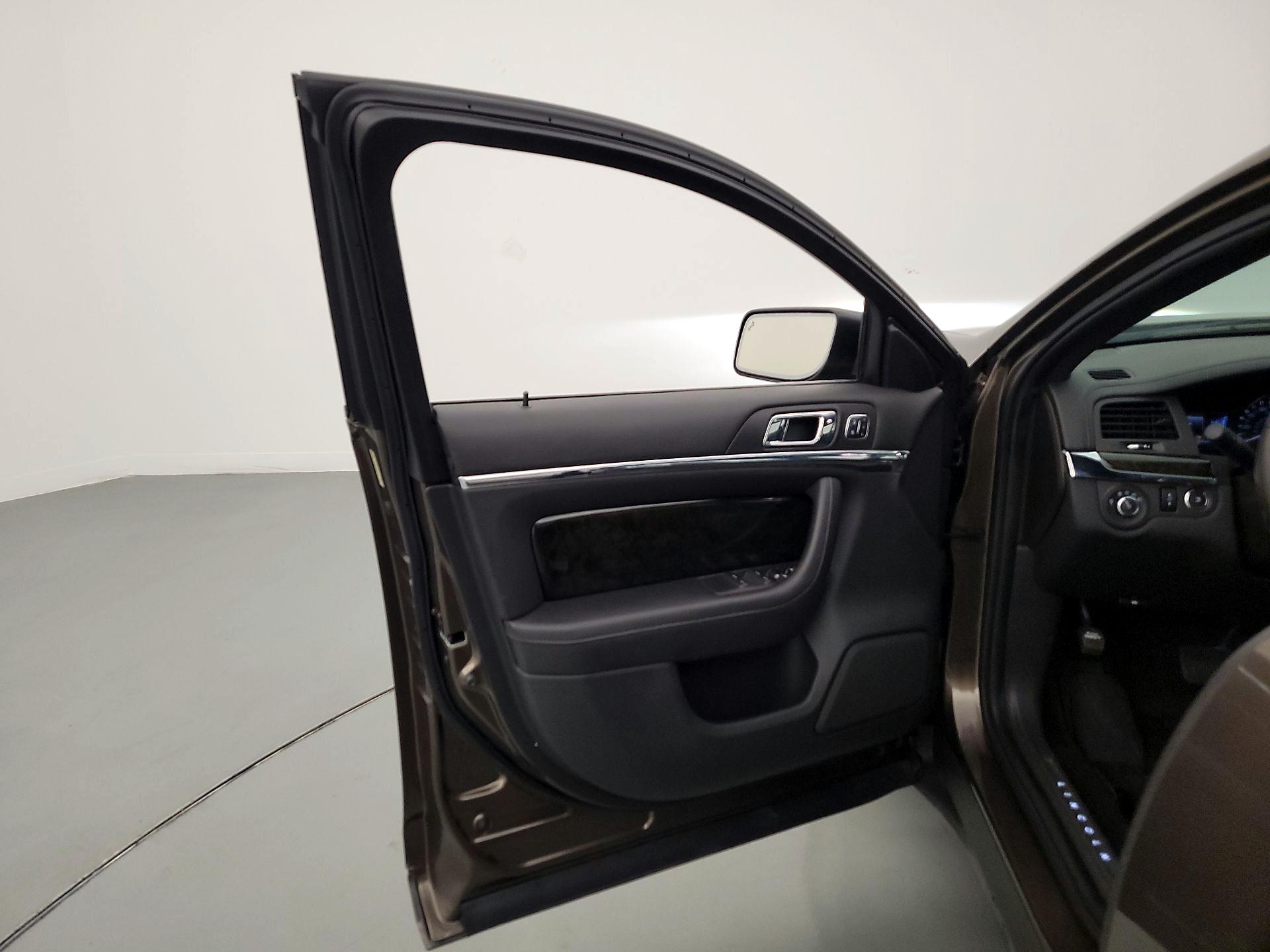 Thumbnail: 2015 Lincoln MKS - 12