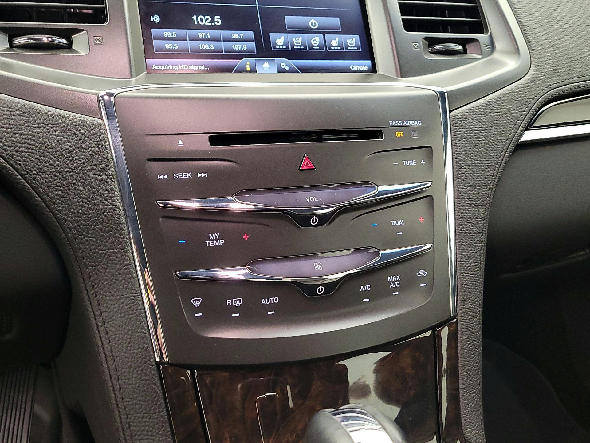 Thumbnail: 2015 Lincoln MKS - 16