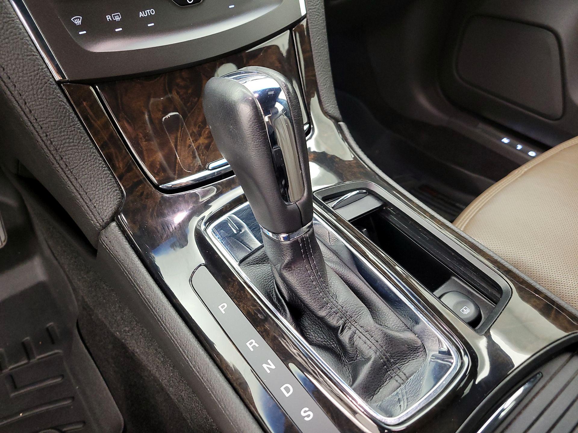 Thumbnail: 2015 Lincoln MKS - 17