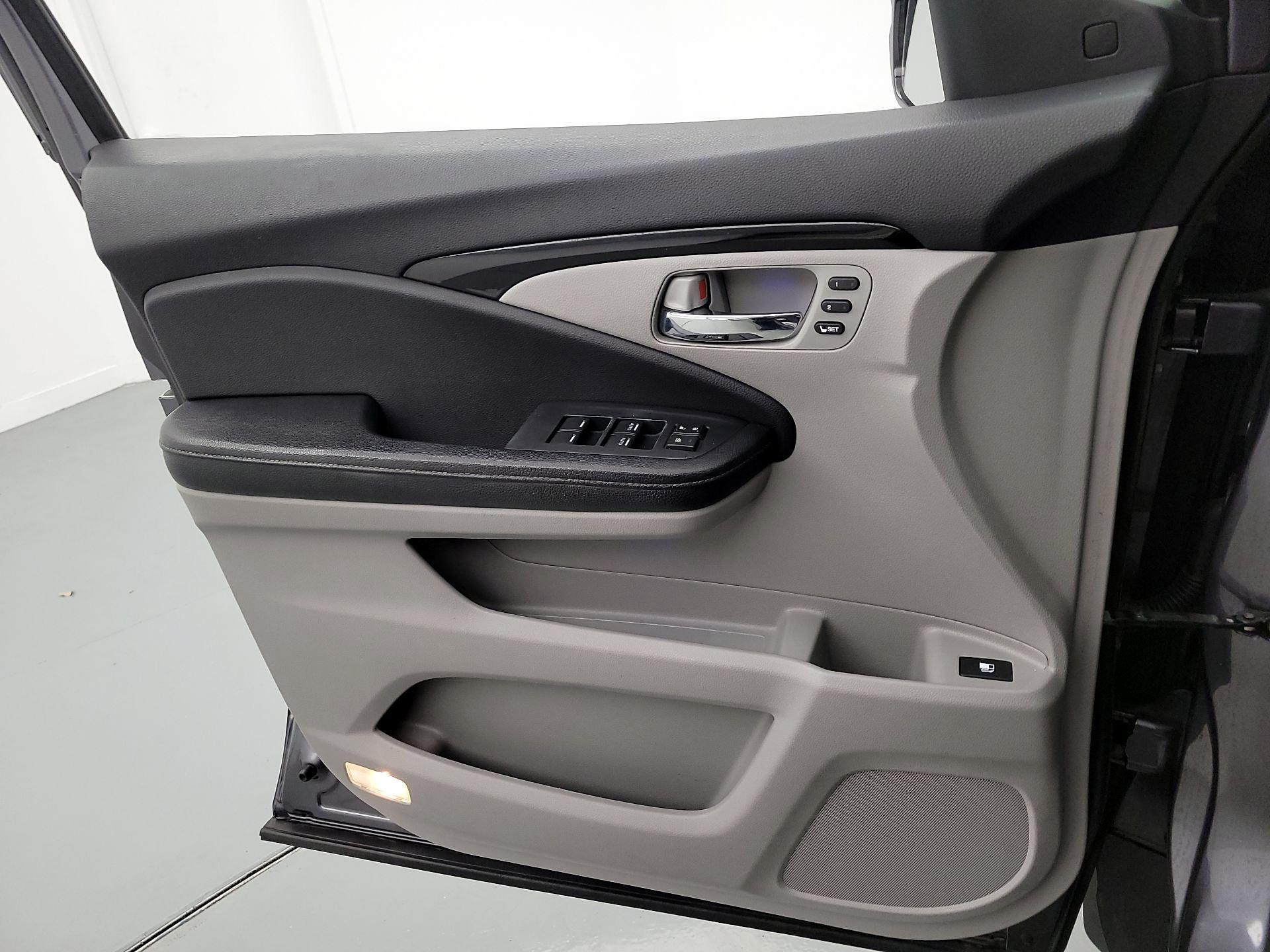 Thumbnail: 2017 Honda Ridgeline - 12