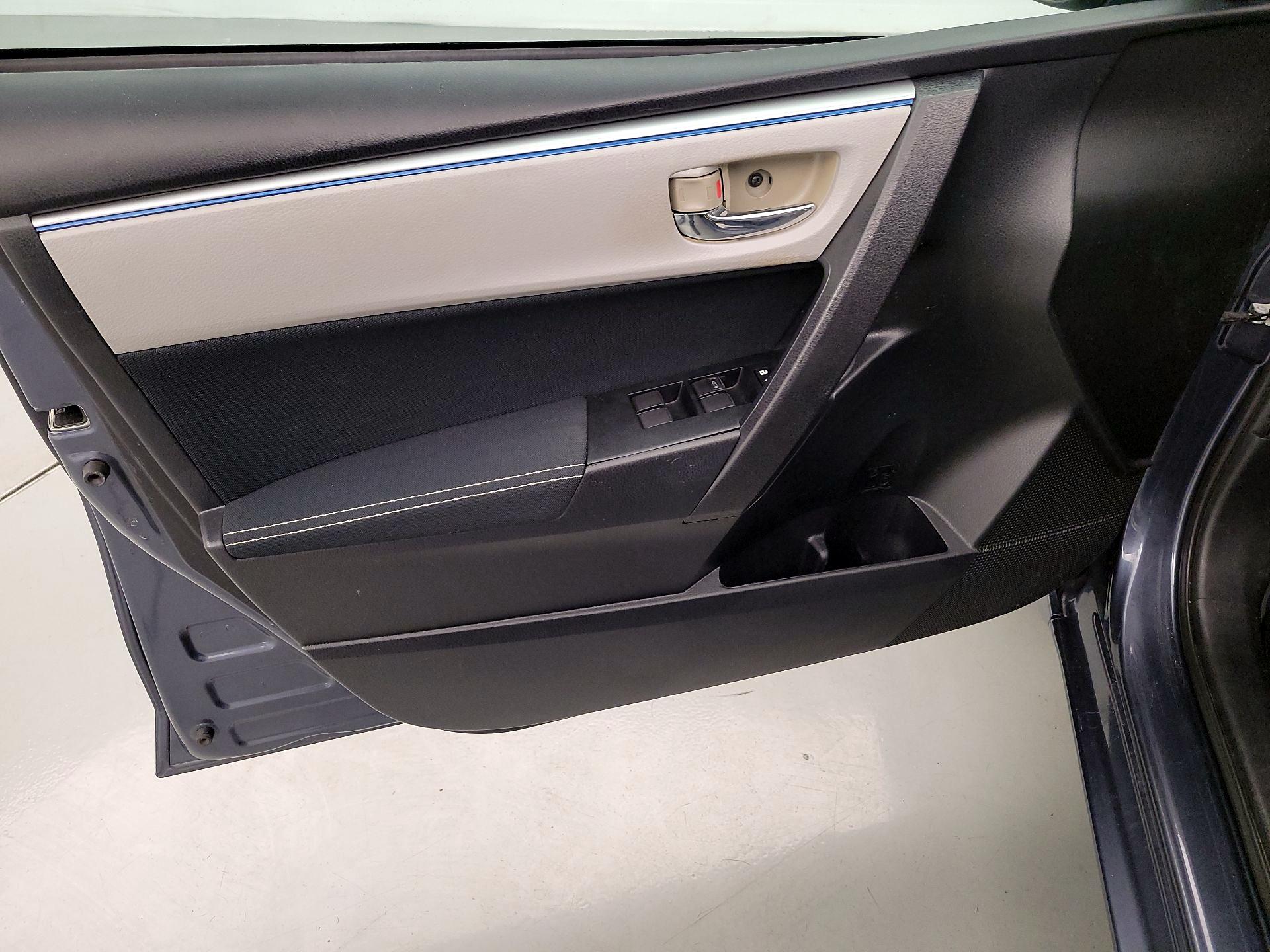 Thumbnail: 2015 Toyota Corolla - 12