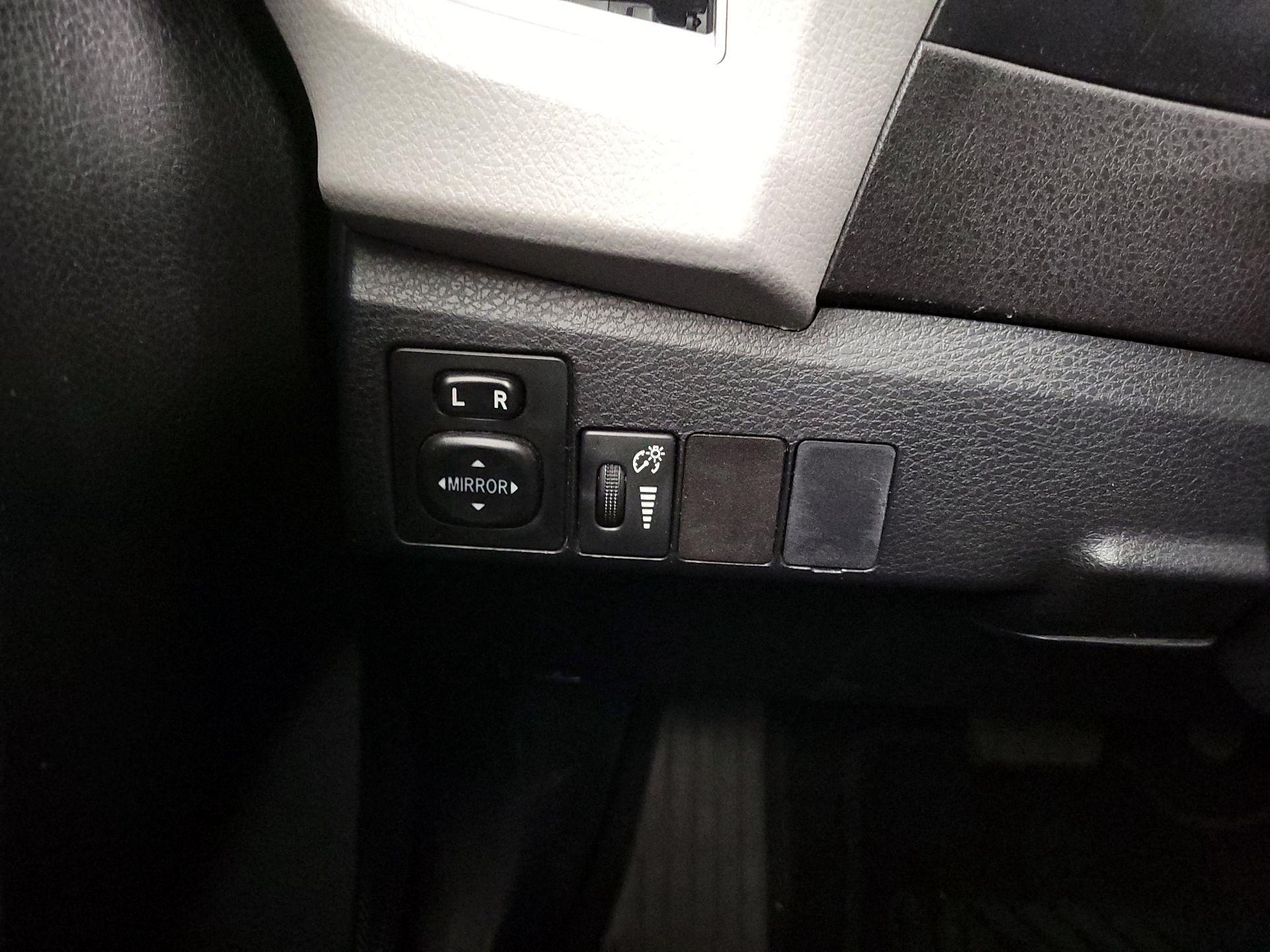 Thumbnail: 2015 Toyota Corolla - 13