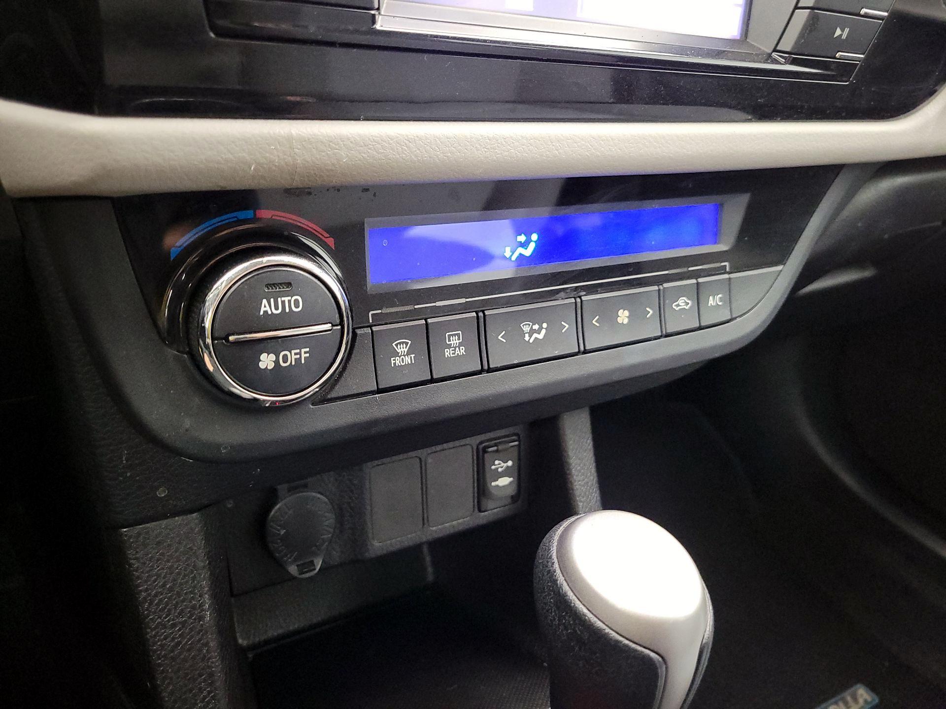 Thumbnail: 2015 Toyota Corolla - 16