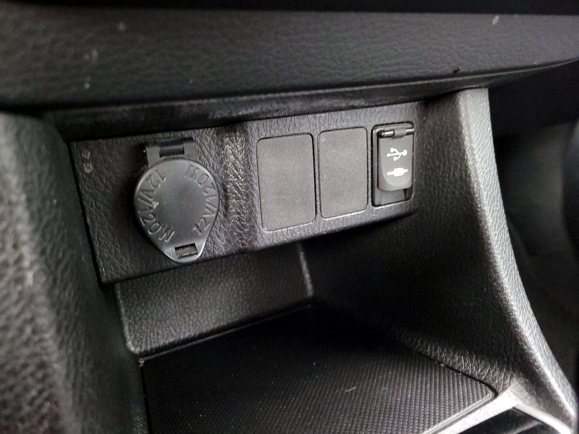 Thumbnail: 2015 Toyota Corolla - 18