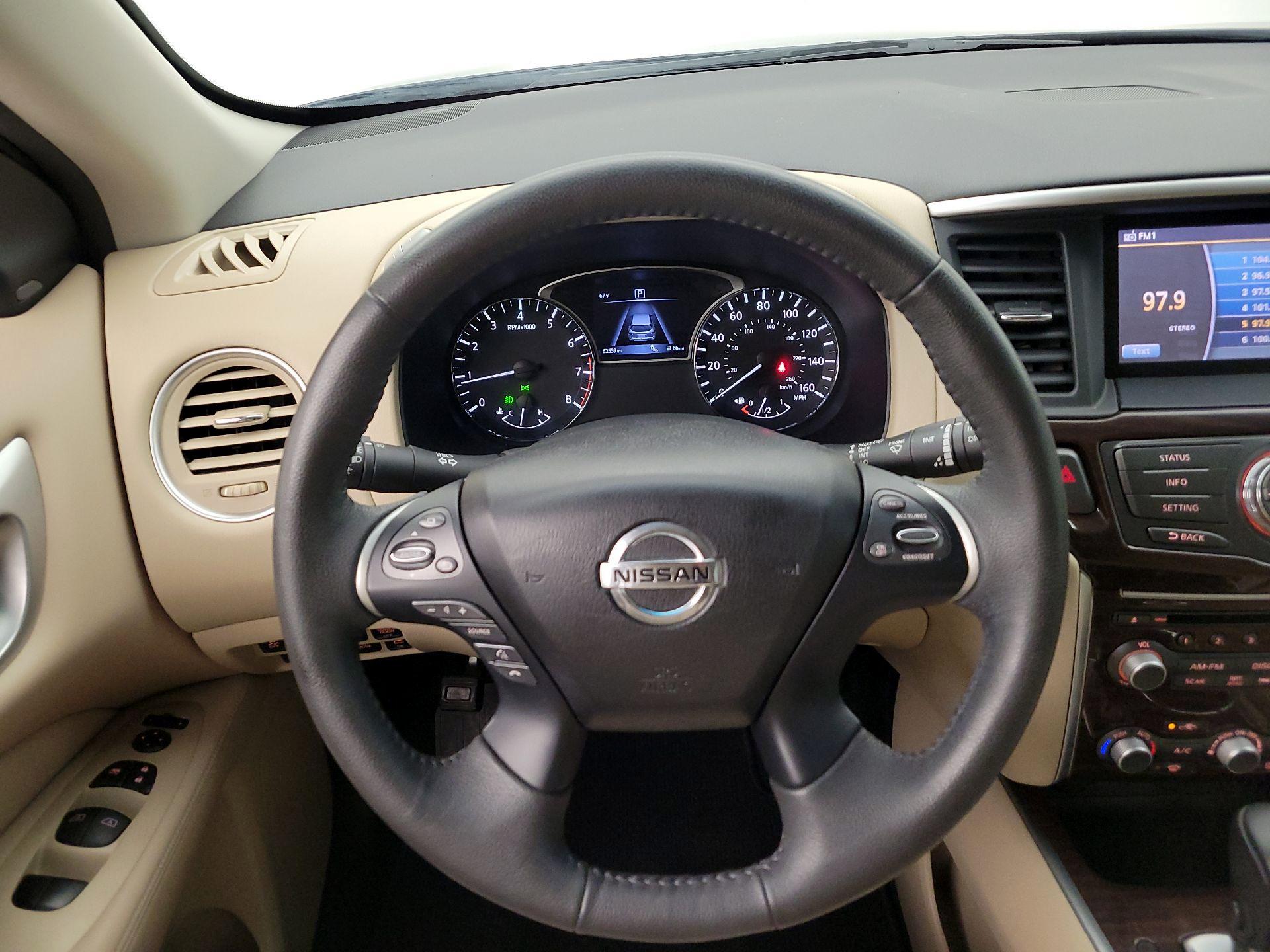 Thumbnail: 2016 Nissan Pathfinder - 10