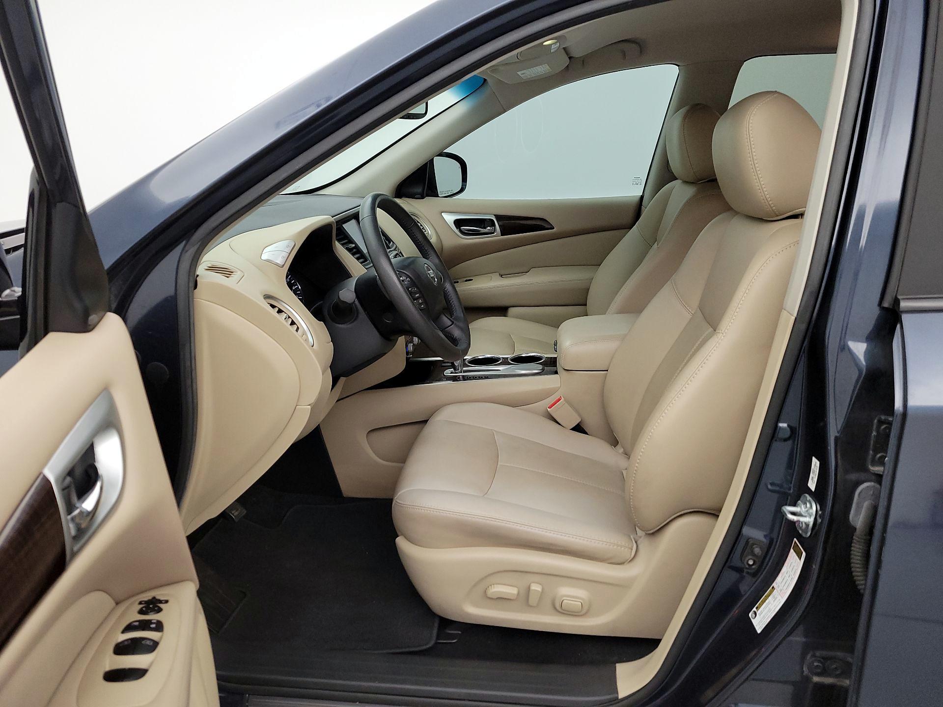 Thumbnail: 2016 Nissan Pathfinder - 11