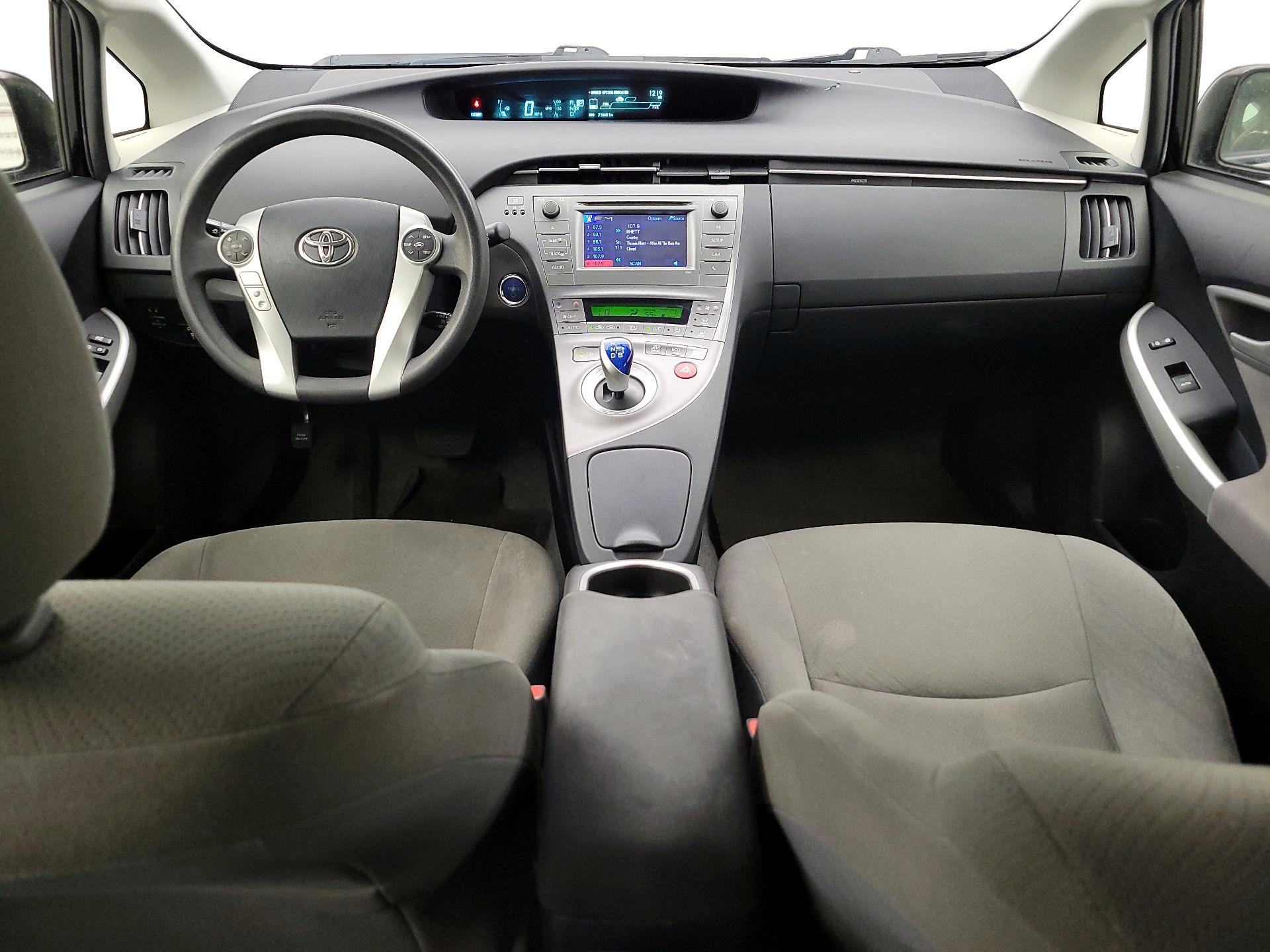 Thumbnail: 2014 Toyota Prius - 9