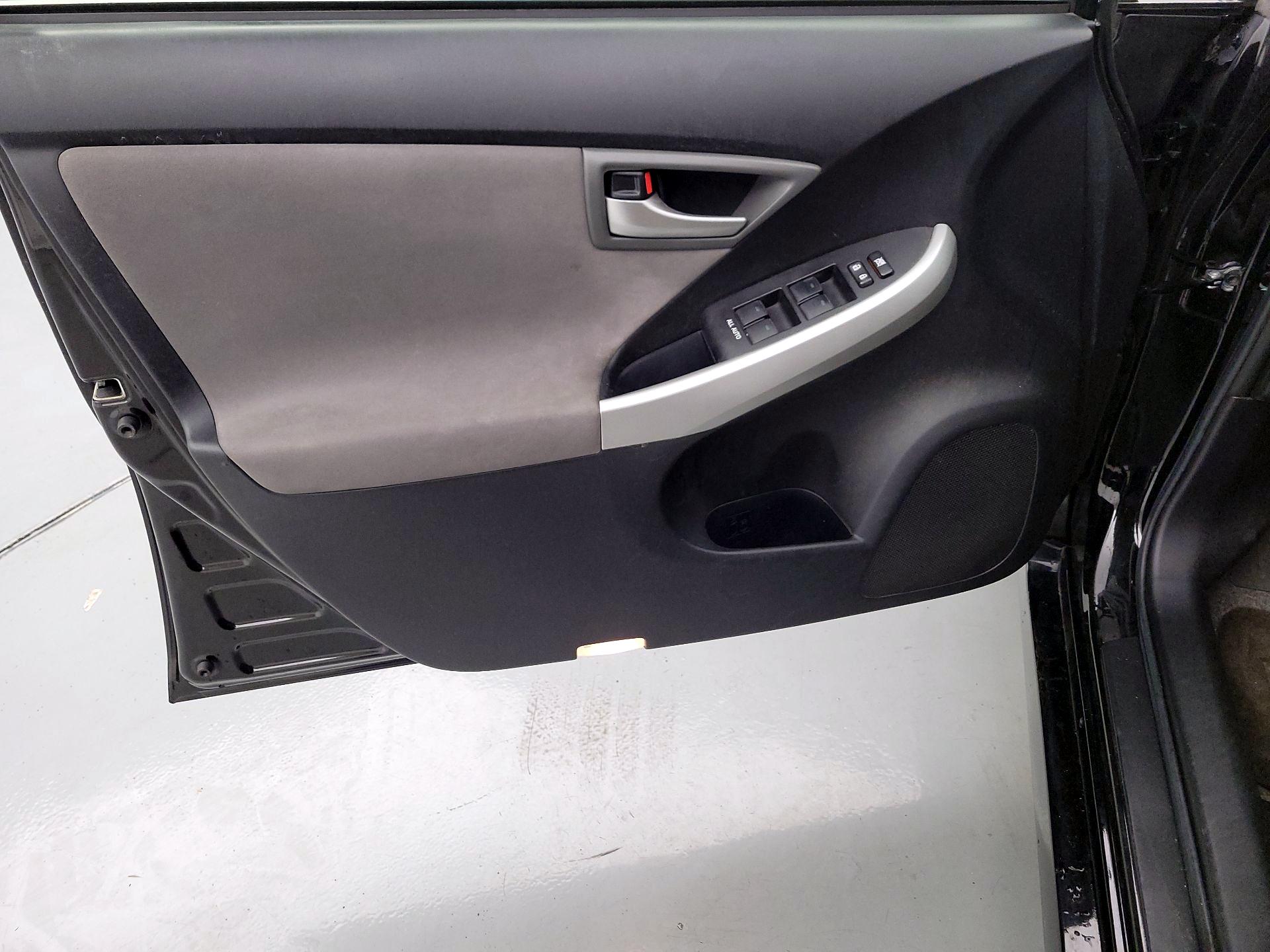 Thumbnail: 2014 Toyota Prius - 12