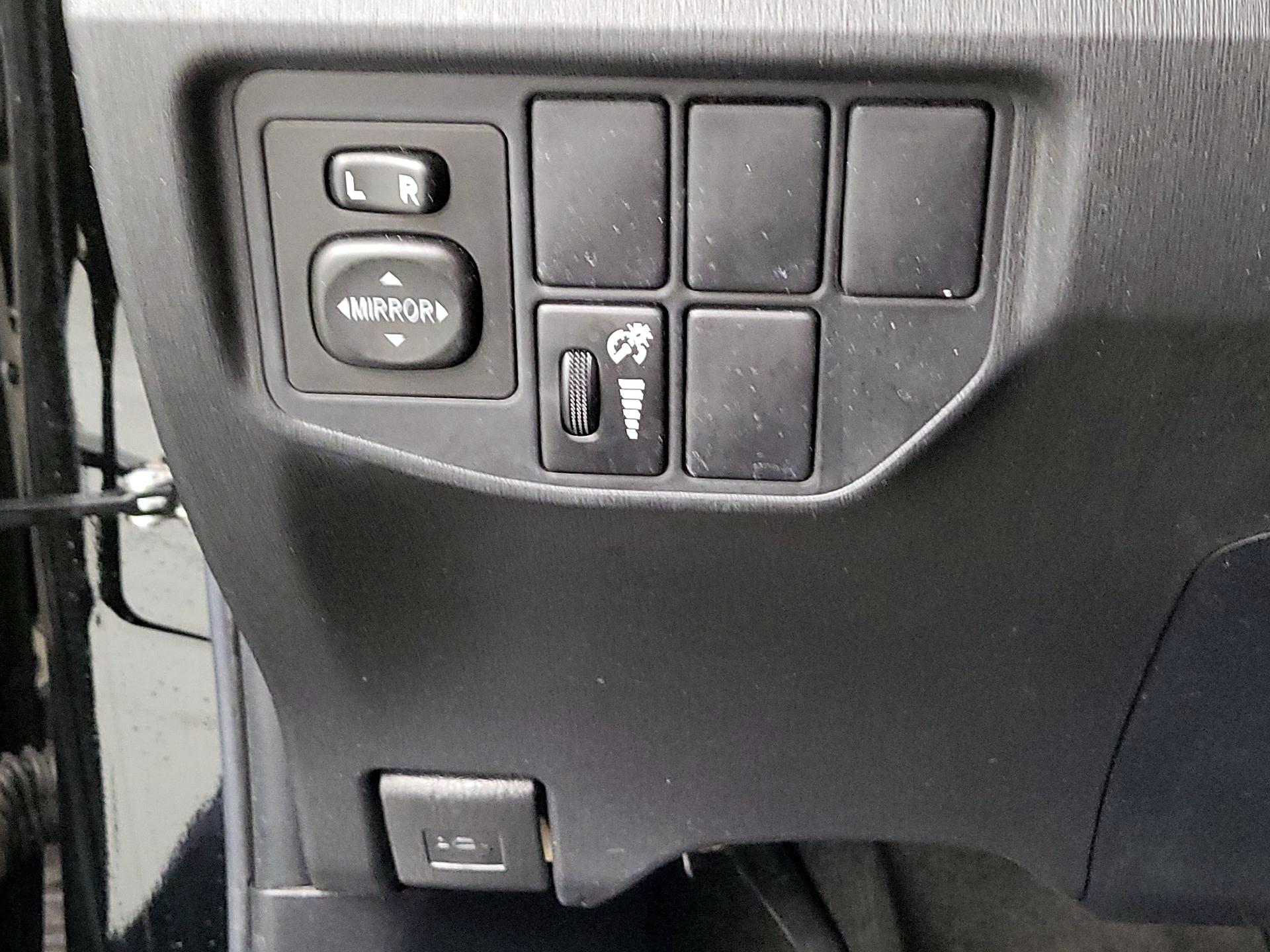 Thumbnail: 2014 Toyota Prius - 13