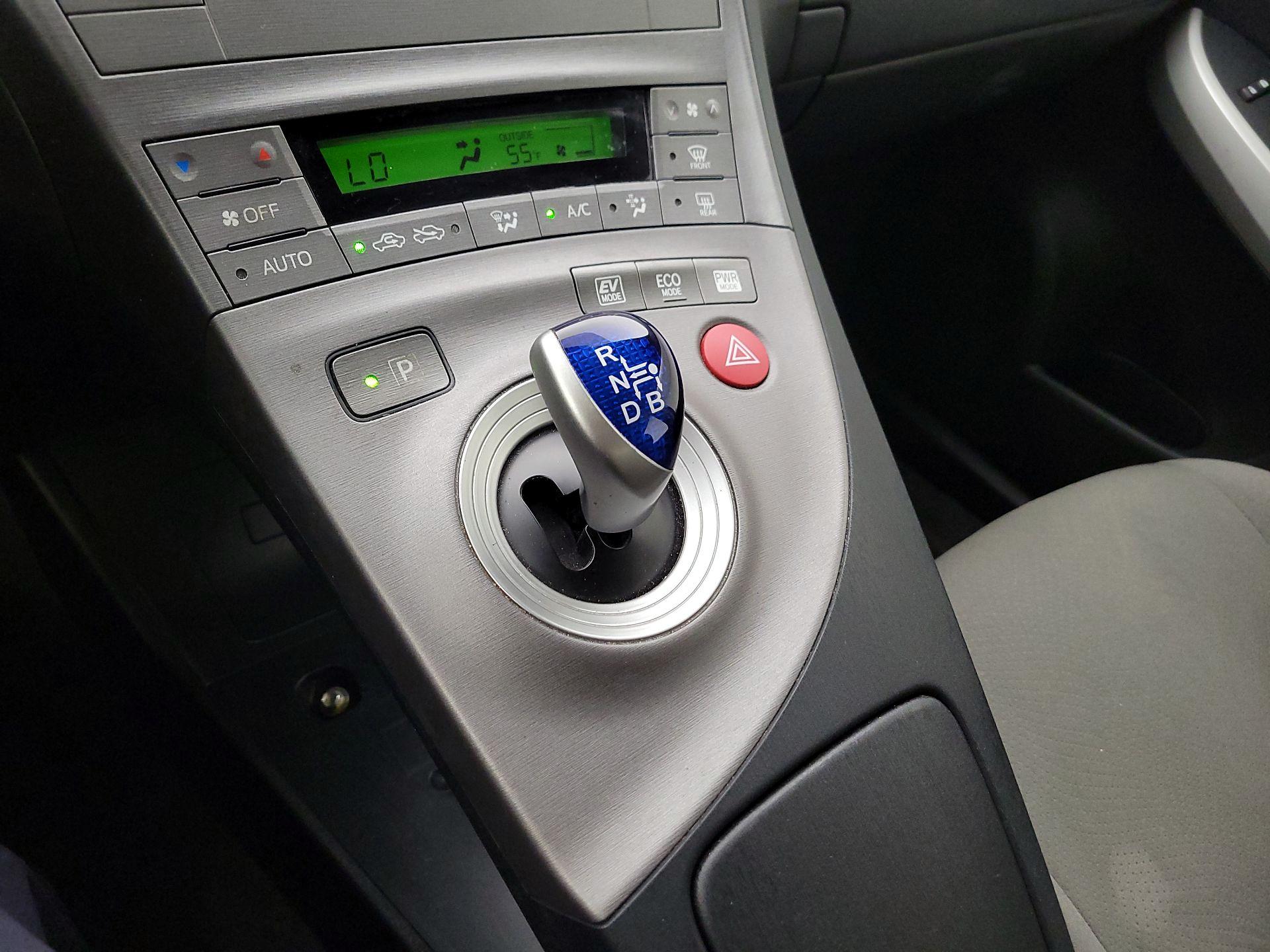 Thumbnail: 2014 Toyota Prius - 16