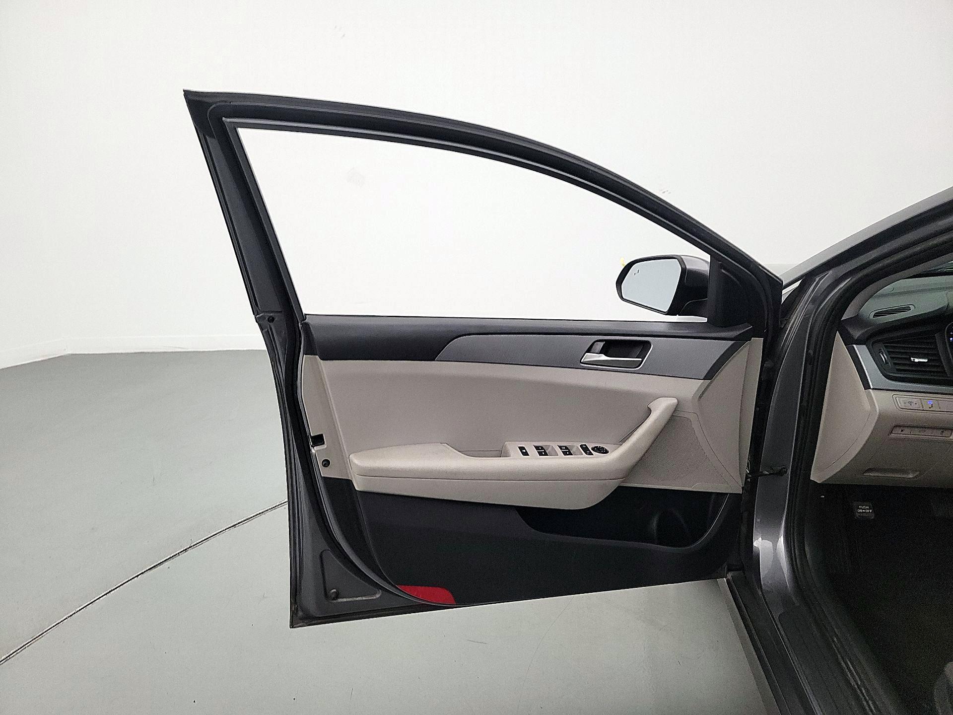 Thumbnail: 2019 Hyundai Sonata - 12