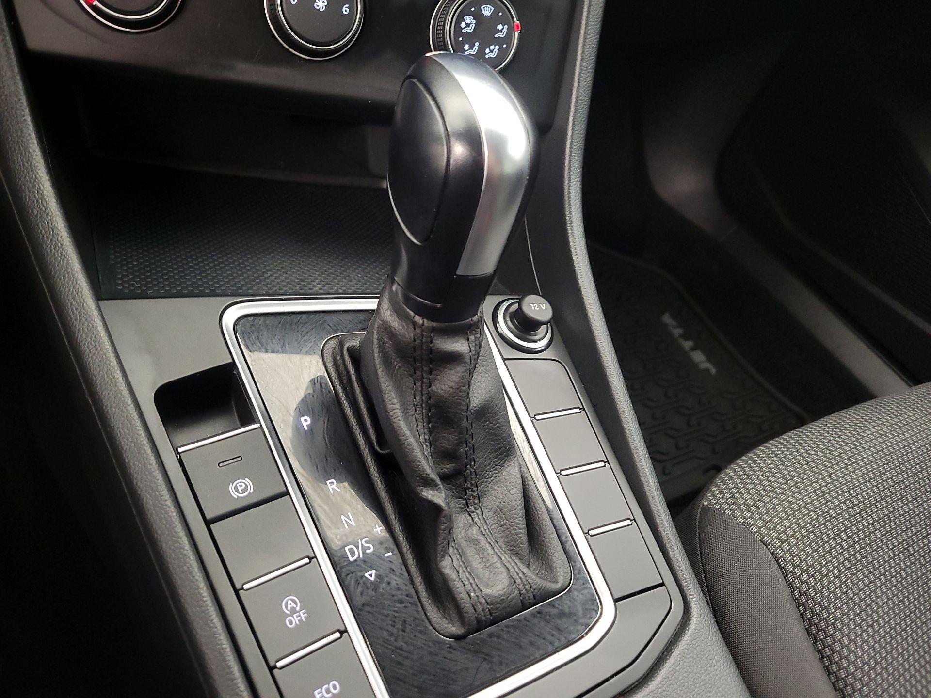 Thumbnail: 2021 Volkswagen Jetta - 17