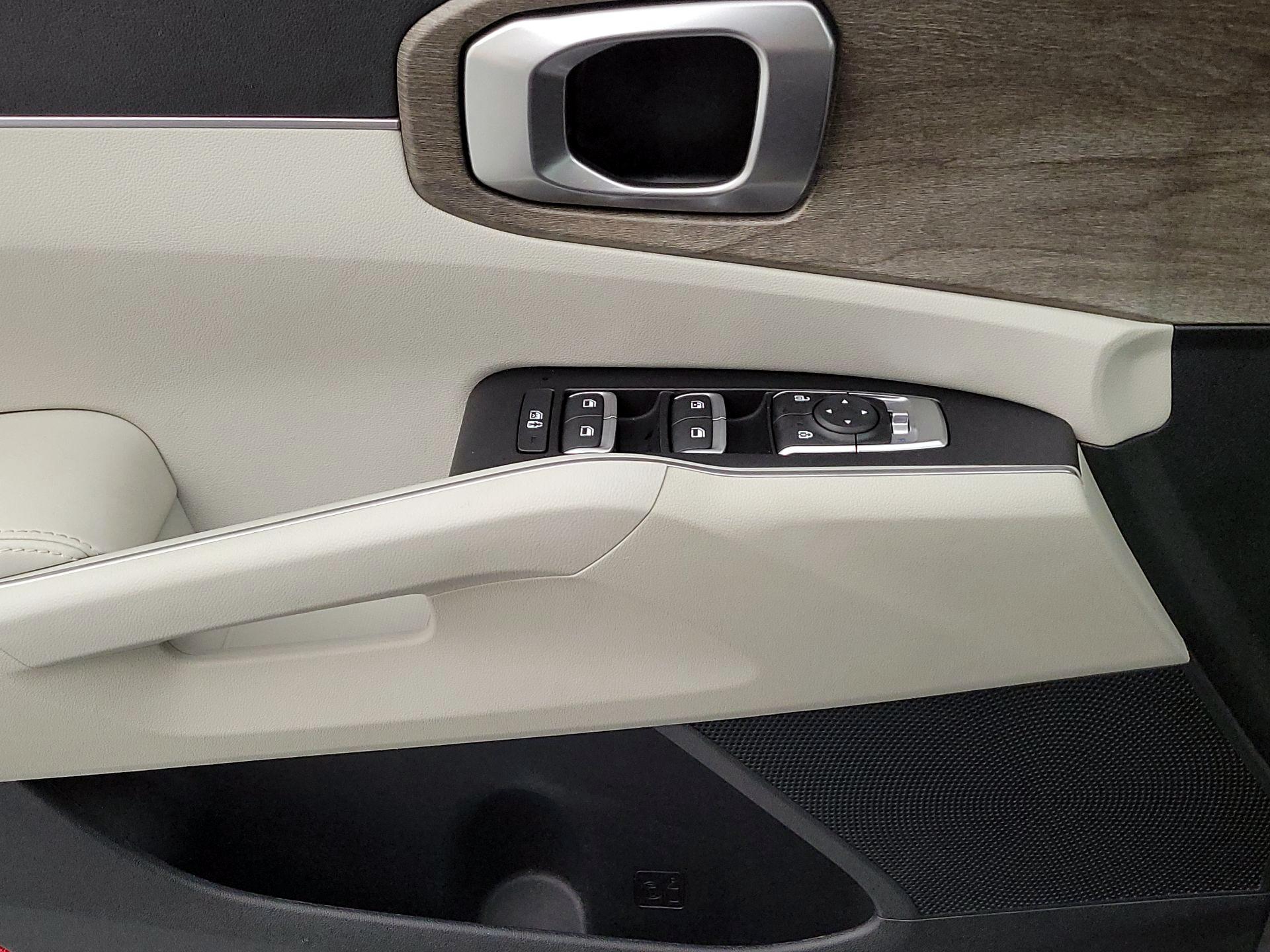 Thumbnail: 2023 Kia Sorento - 12