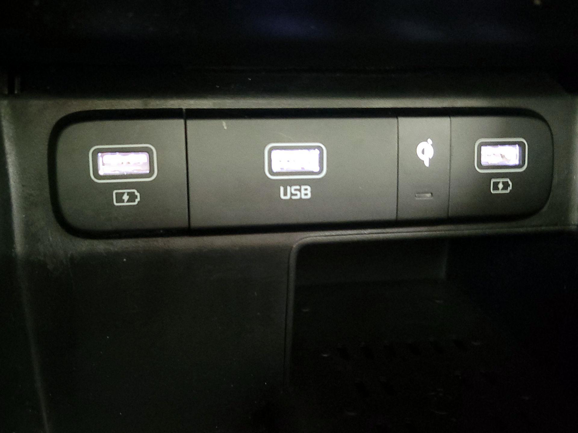 Thumbnail: 2023 Kia Sorento - 18