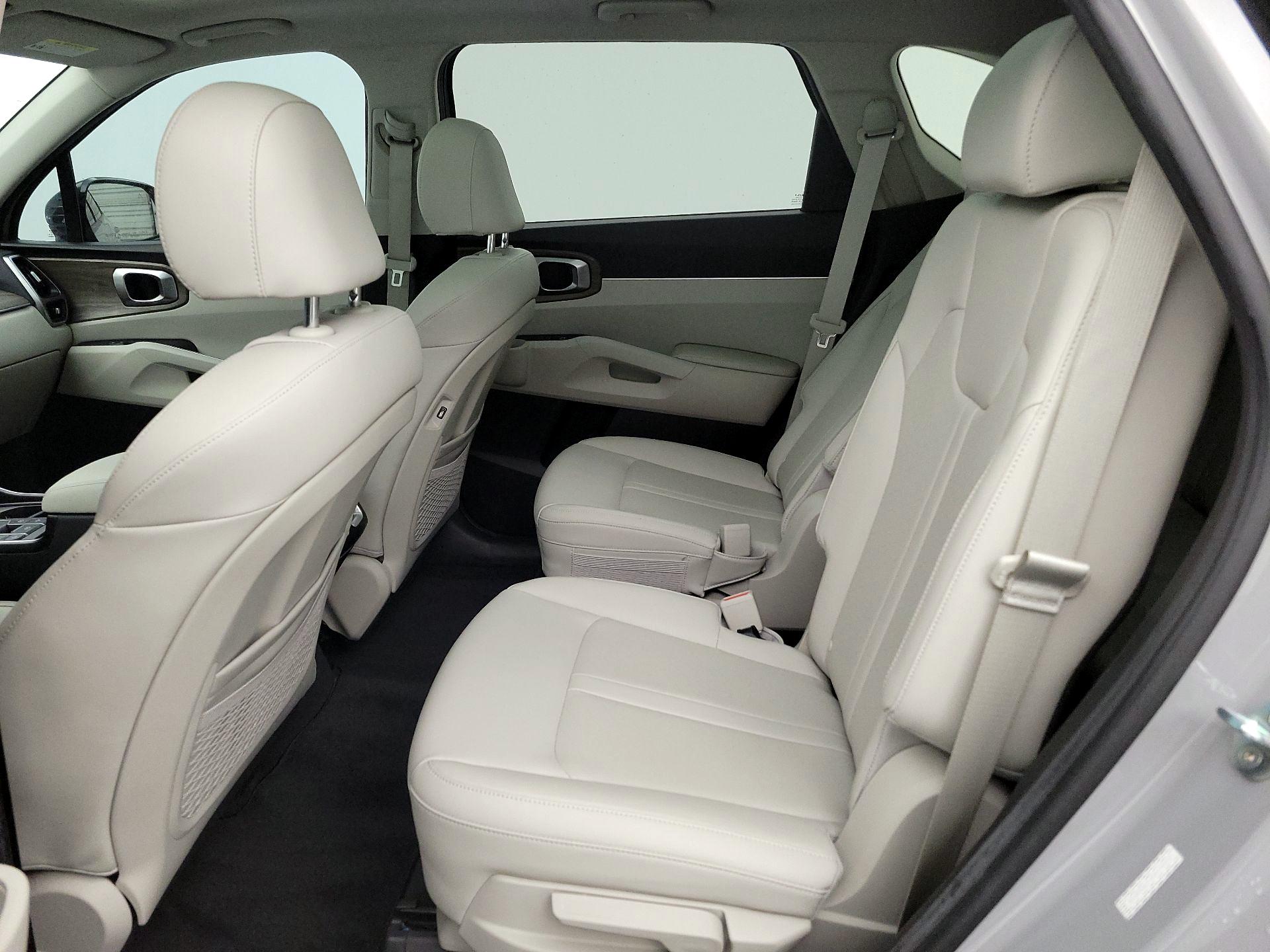 Thumbnail: 2023 Kia Sorento - 20