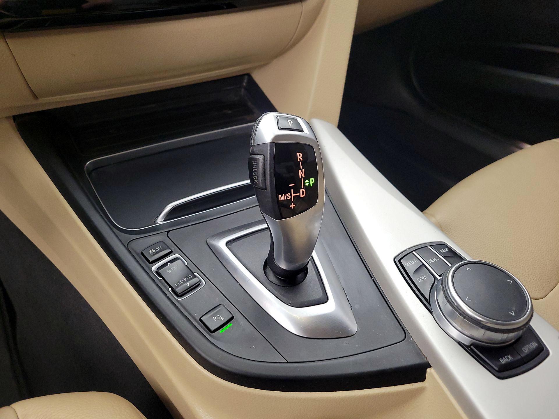 Thumbnail: 2017 BMW 3 Series - 18