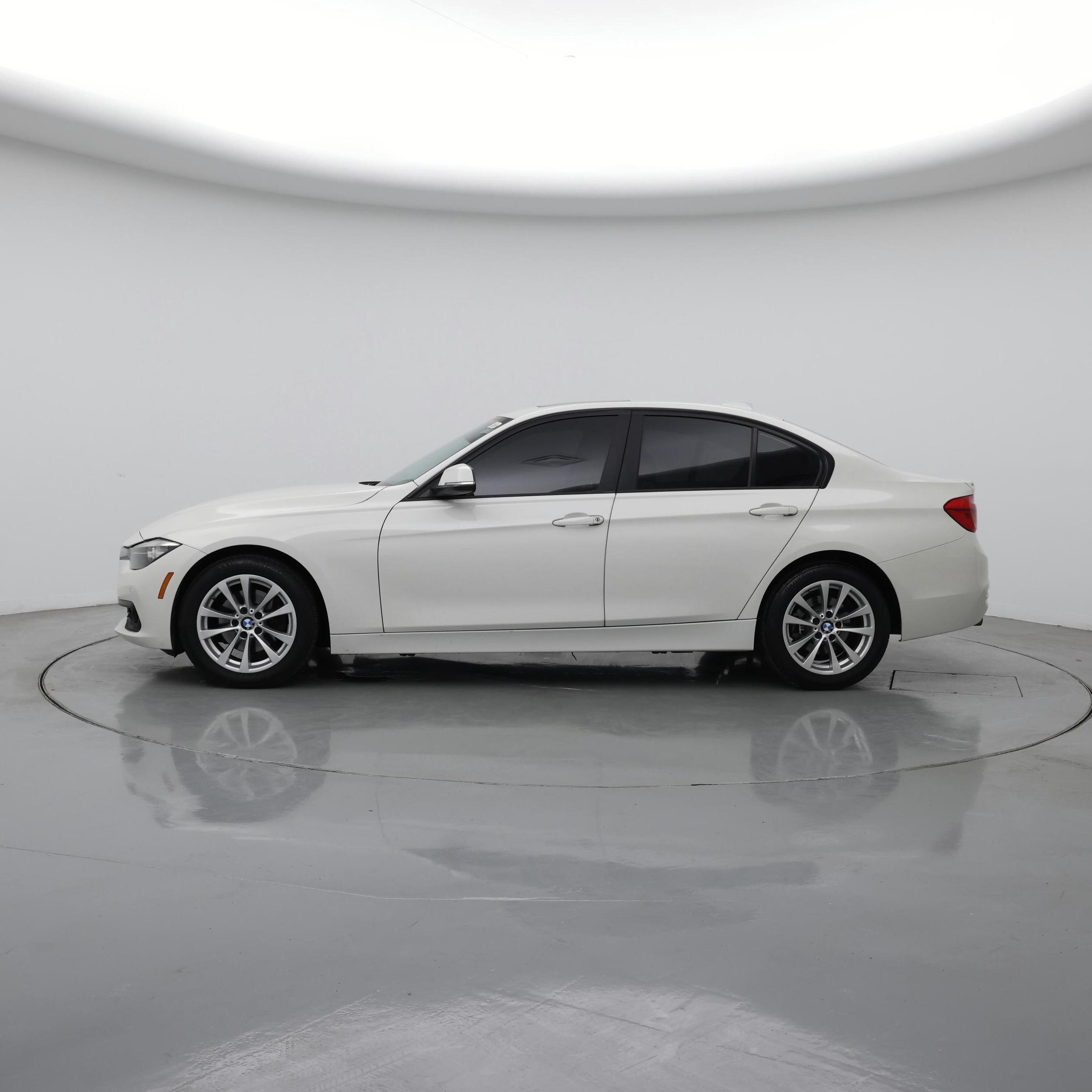 Thumbnail: 2017 BMW 3 Series - 3