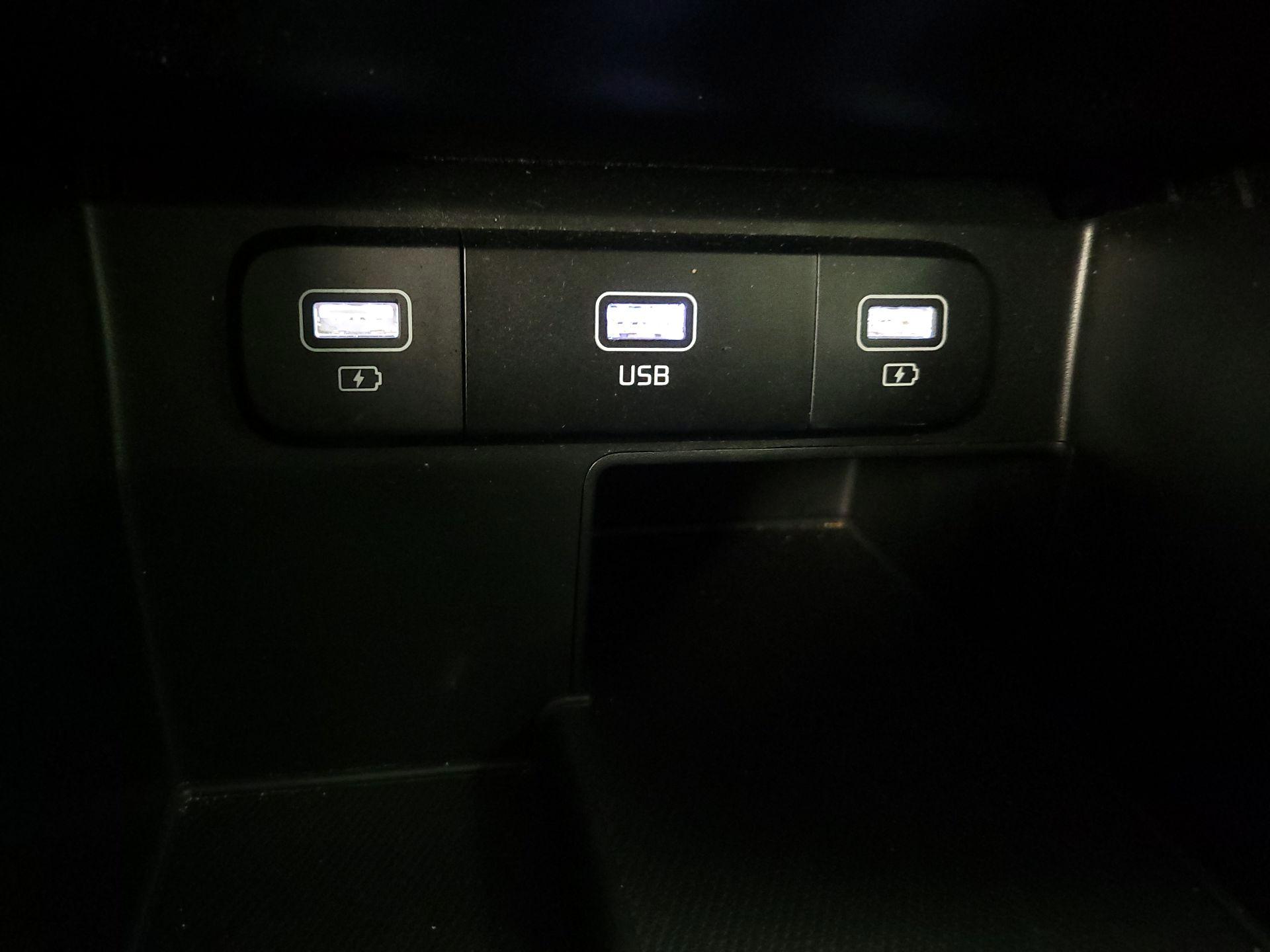 Thumbnail: 2022 Kia Sorento - 19