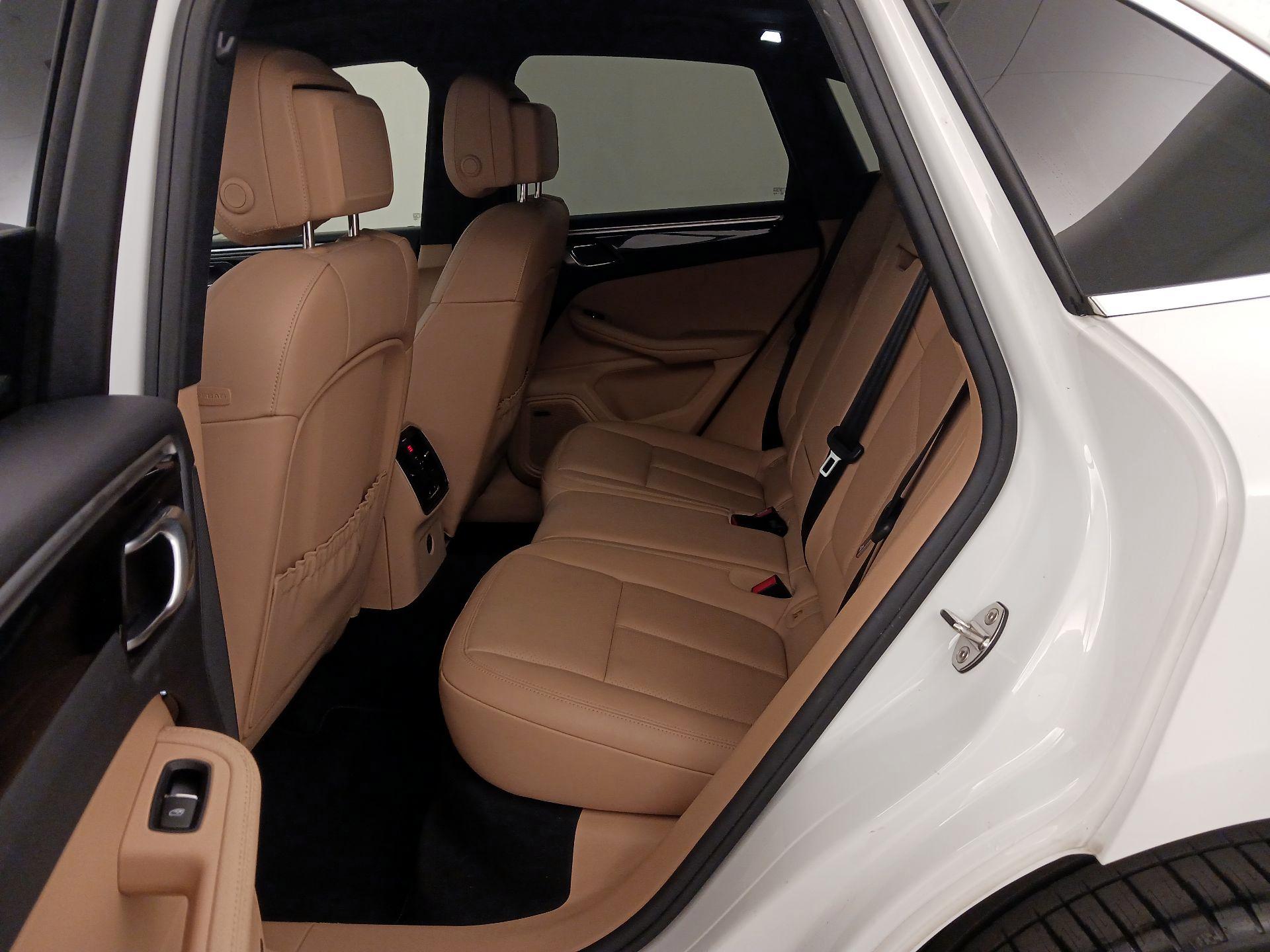 Thumbnail: 2018 Porsche Macan - 20