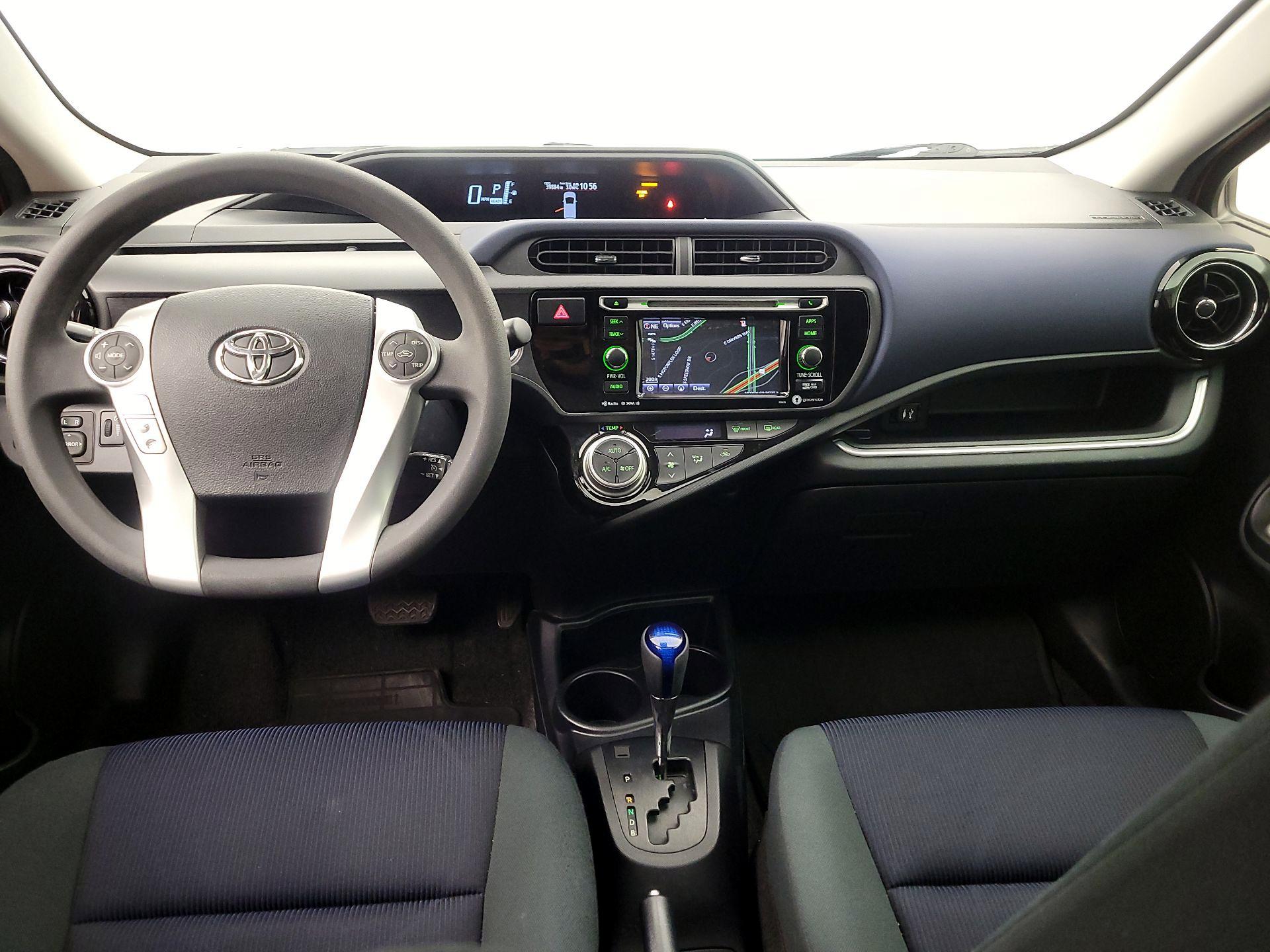 Thumbnail: 2016 Toyota Prius c - 9