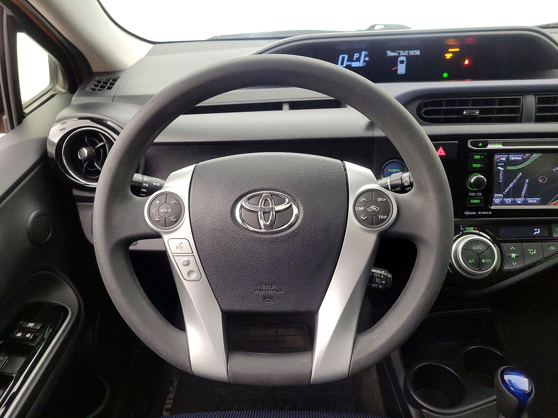 Thumbnail: 2016 Toyota Prius c - 10