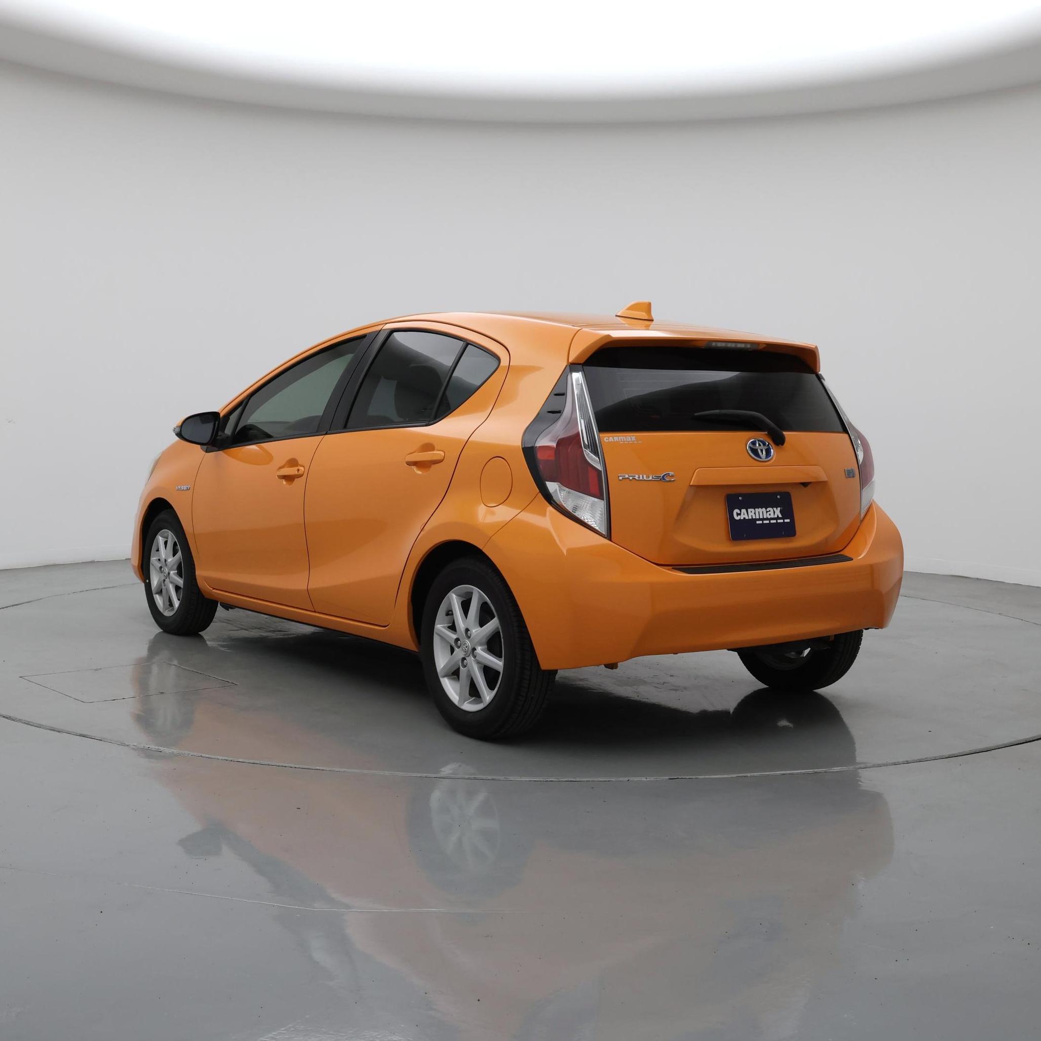 Thumbnail: 2016 Toyota Prius c - 2