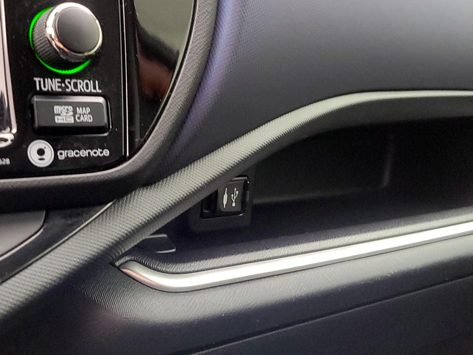 Thumbnail: 2016 Toyota Prius c - 19