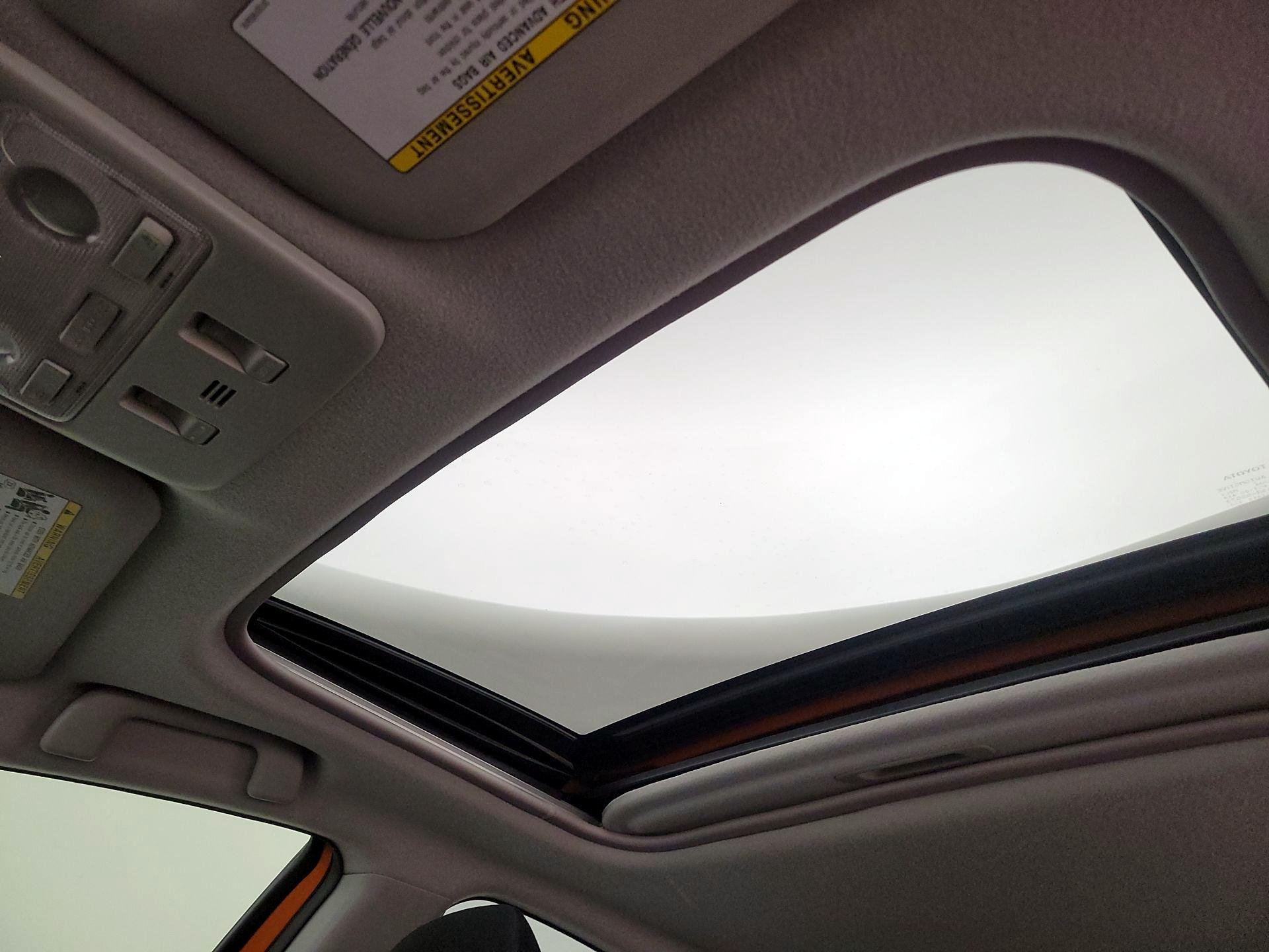 Thumbnail: 2016 Toyota Prius c - 20