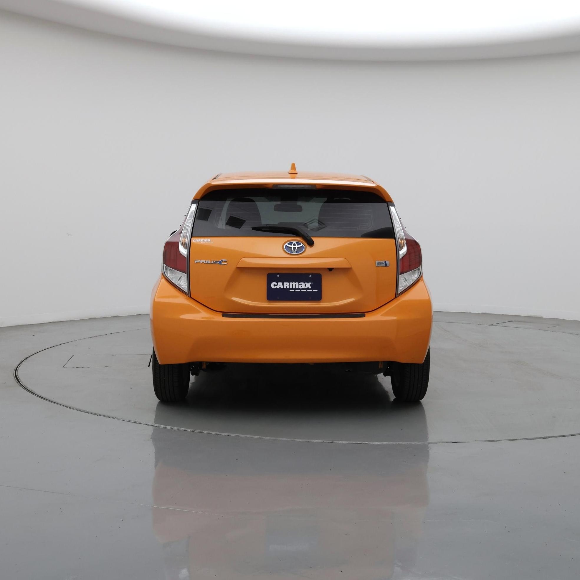 Thumbnail: 2016 Toyota Prius c - 6