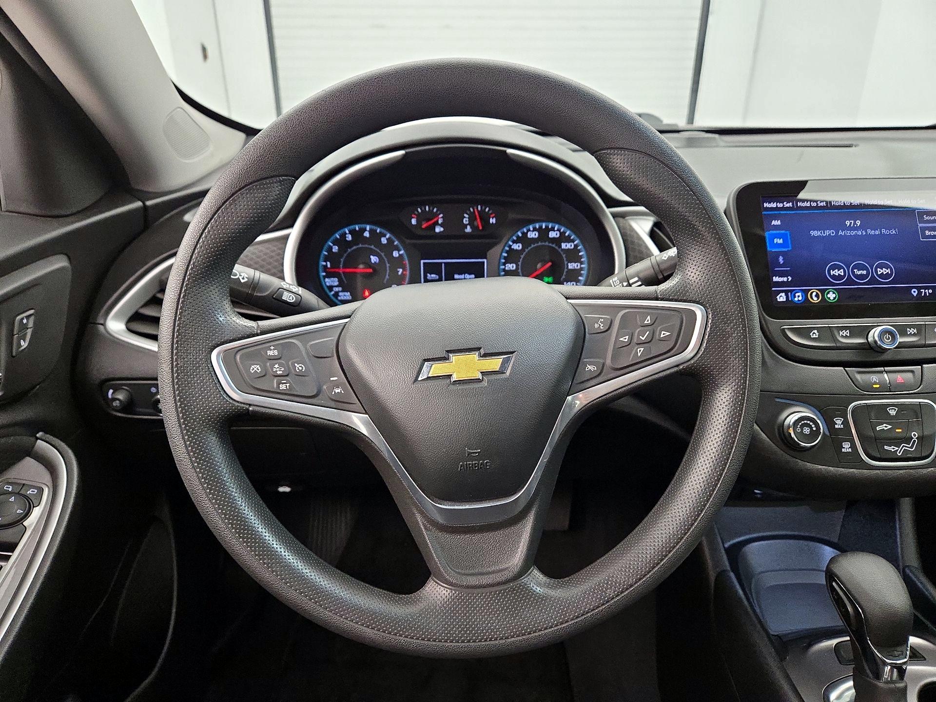 Thumbnail: 2023 Chevrolet Malibu - 10