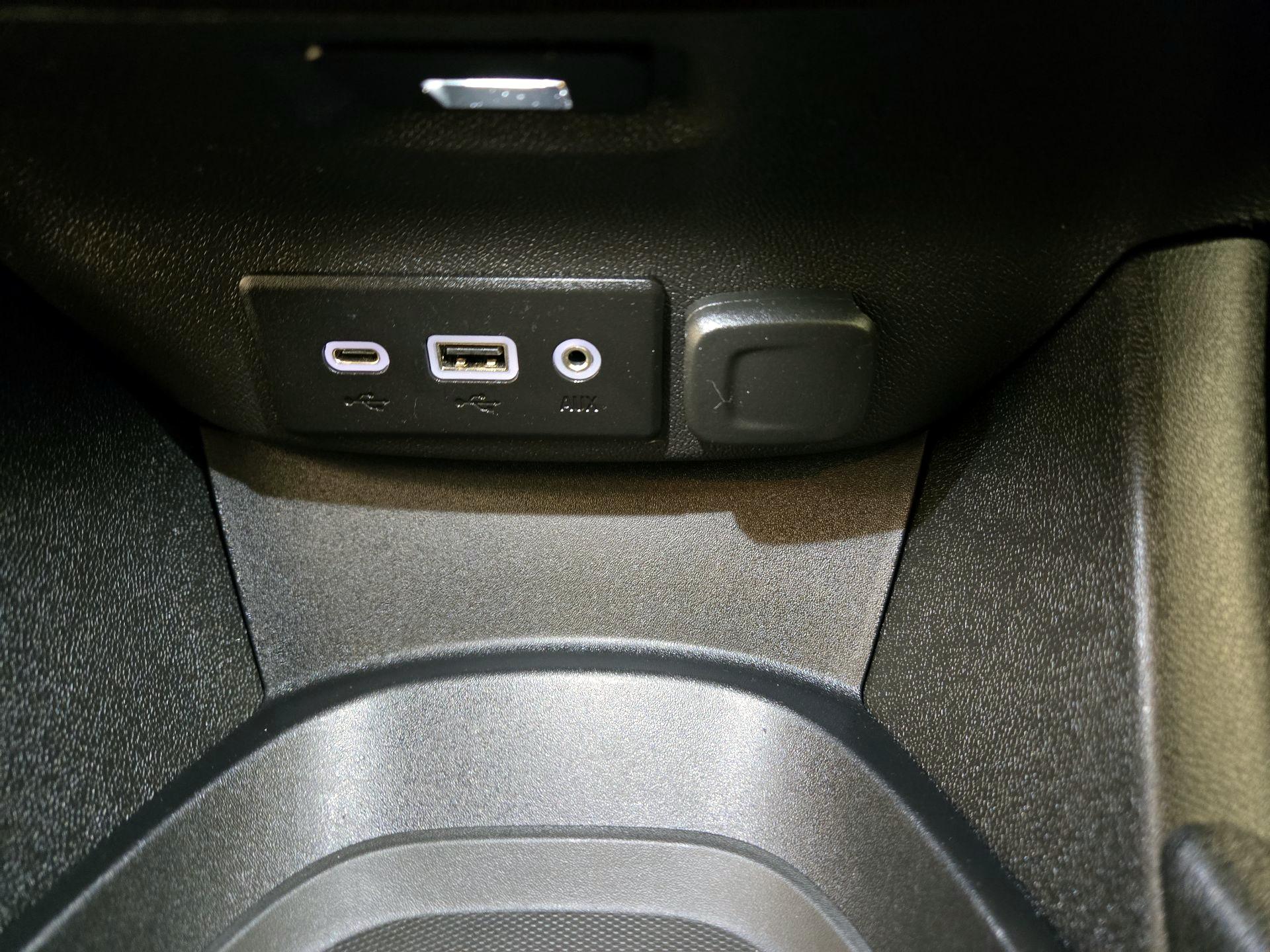 Thumbnail: 2023 Chevrolet Malibu - 18