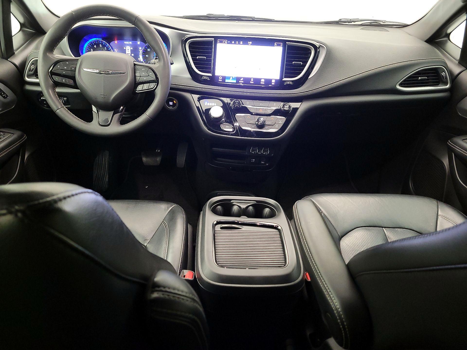 Thumbnail: 2022 Chrysler Pacifica - 9