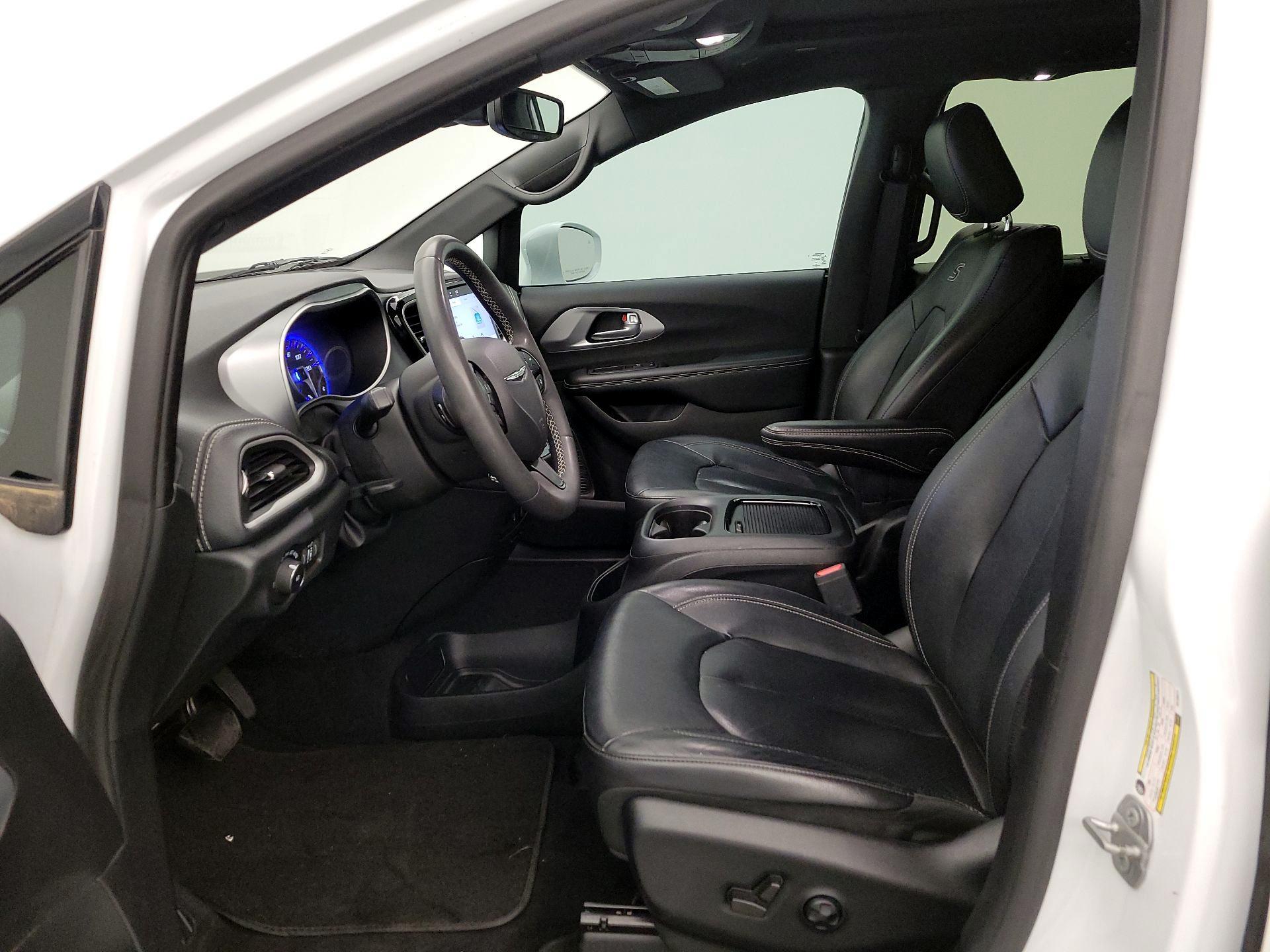 Thumbnail: 2022 Chrysler Pacifica - 11