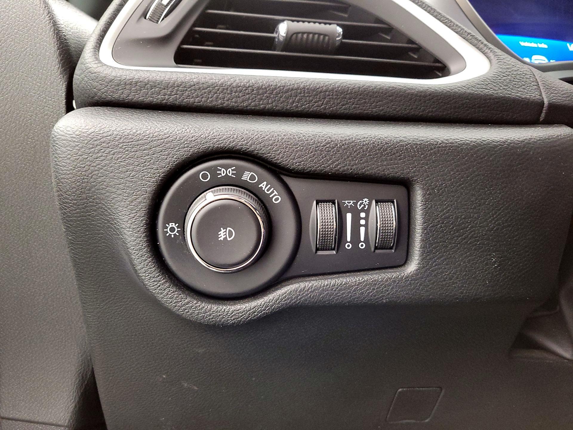 Thumbnail: 2022 Chrysler Pacifica - 13