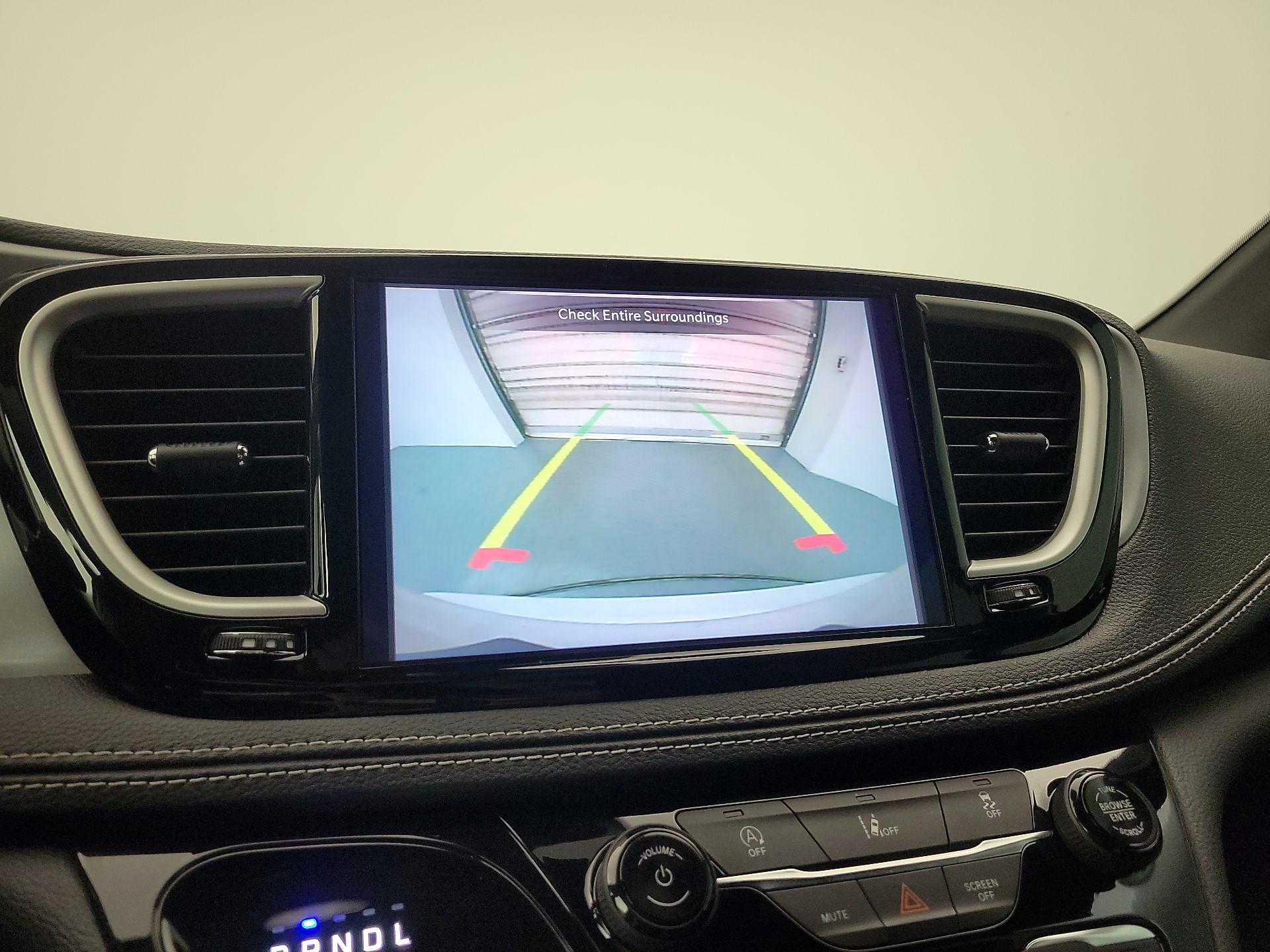 Thumbnail: 2022 Chrysler Pacifica - 14