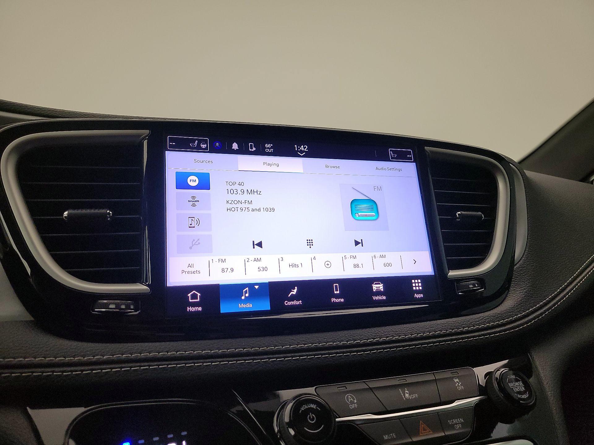 Thumbnail: 2022 Chrysler Pacifica - 15