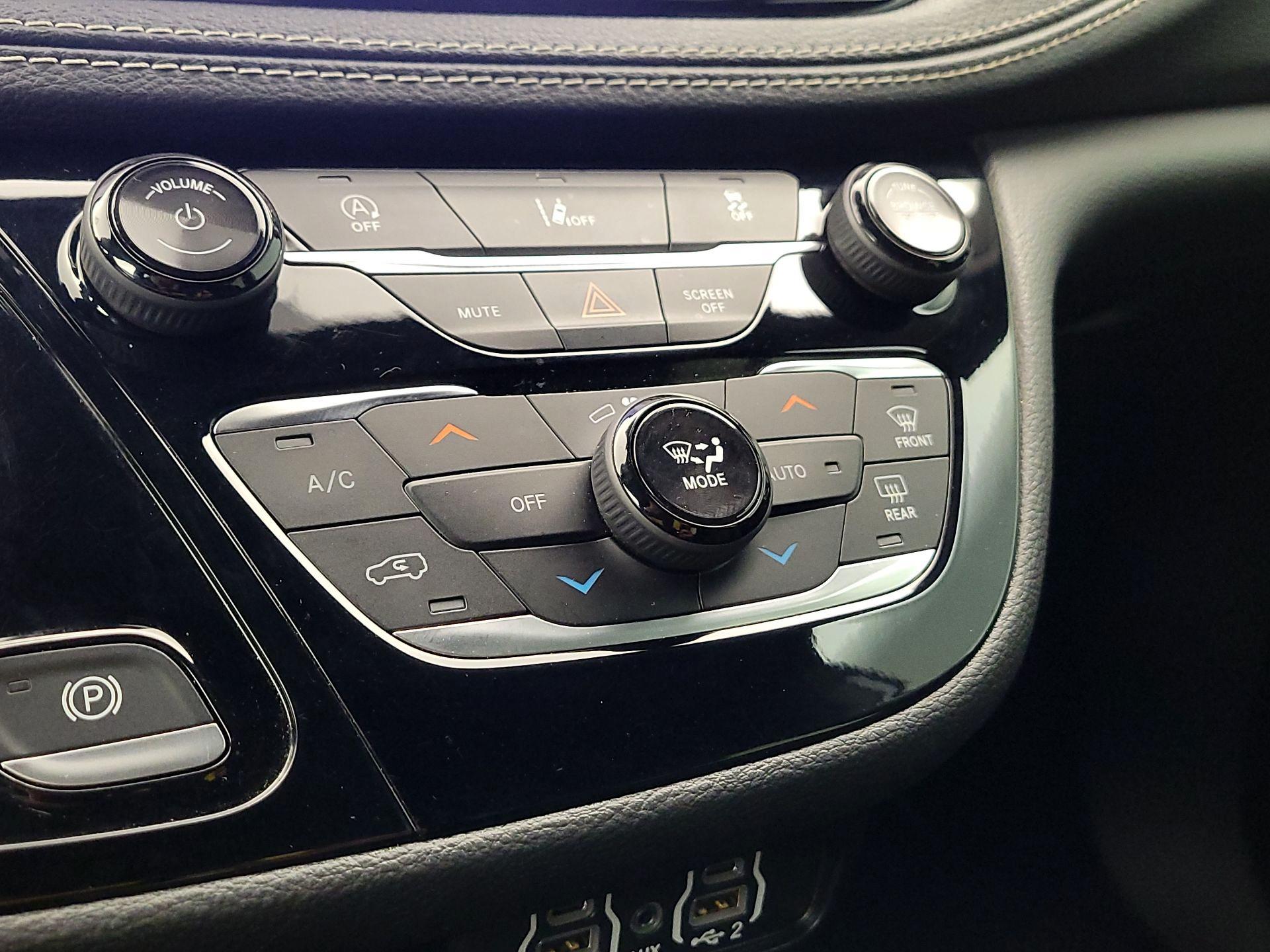 Thumbnail: 2022 Chrysler Pacifica - 16