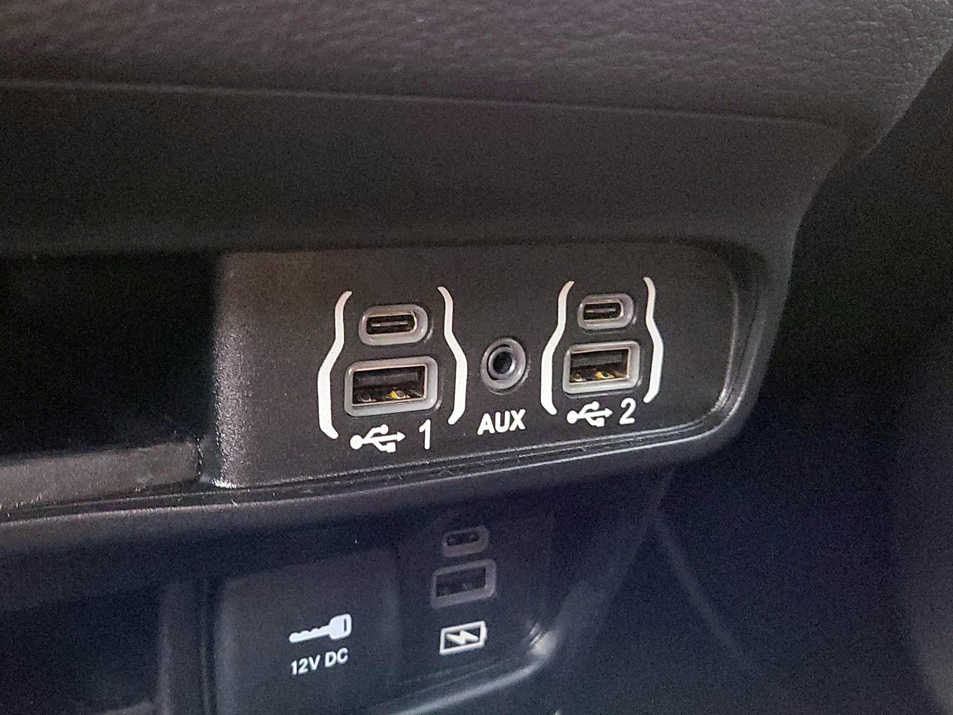 Thumbnail: 2022 Chrysler Pacifica - 18