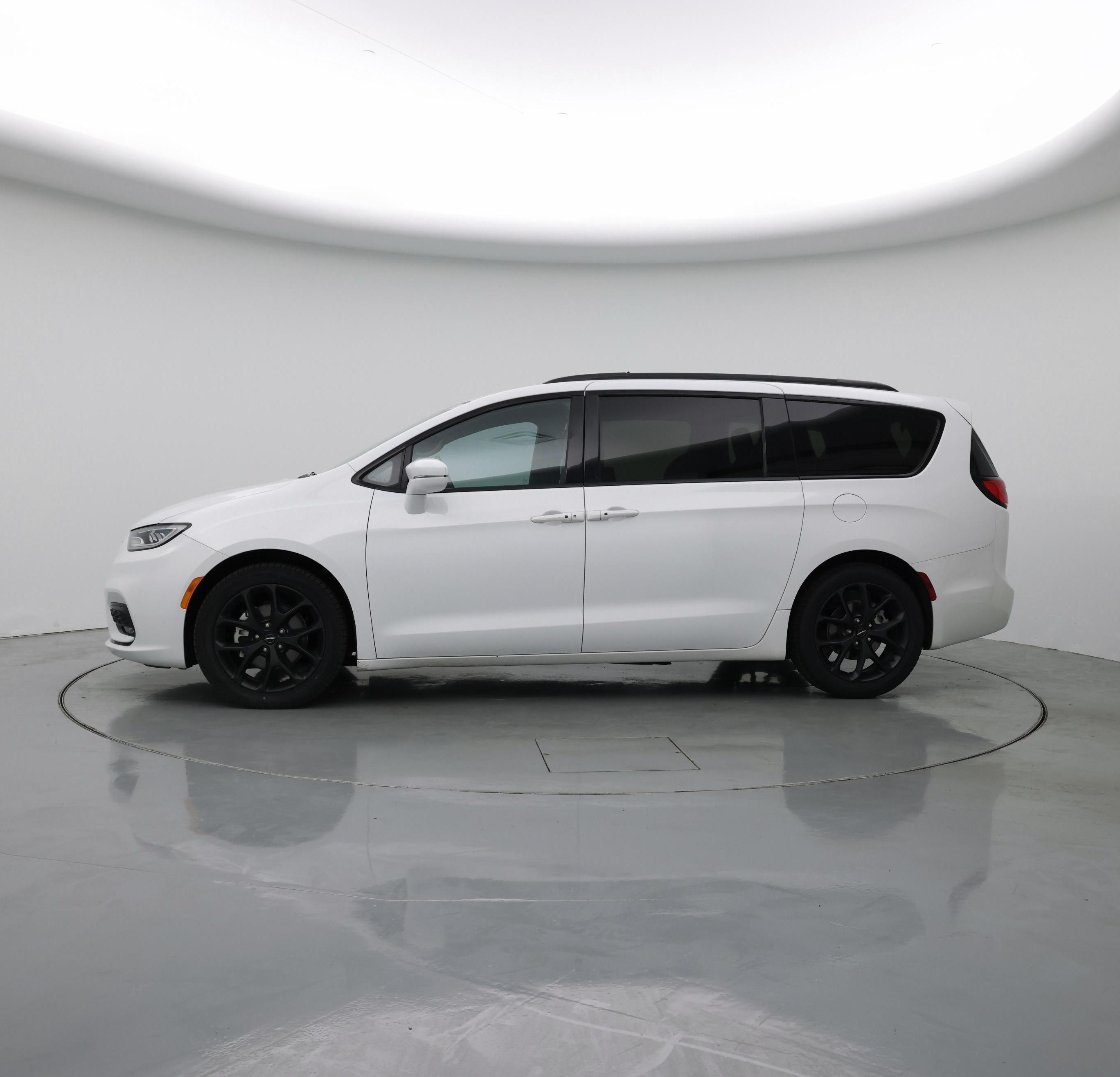 Thumbnail: 2022 Chrysler Pacifica - 3