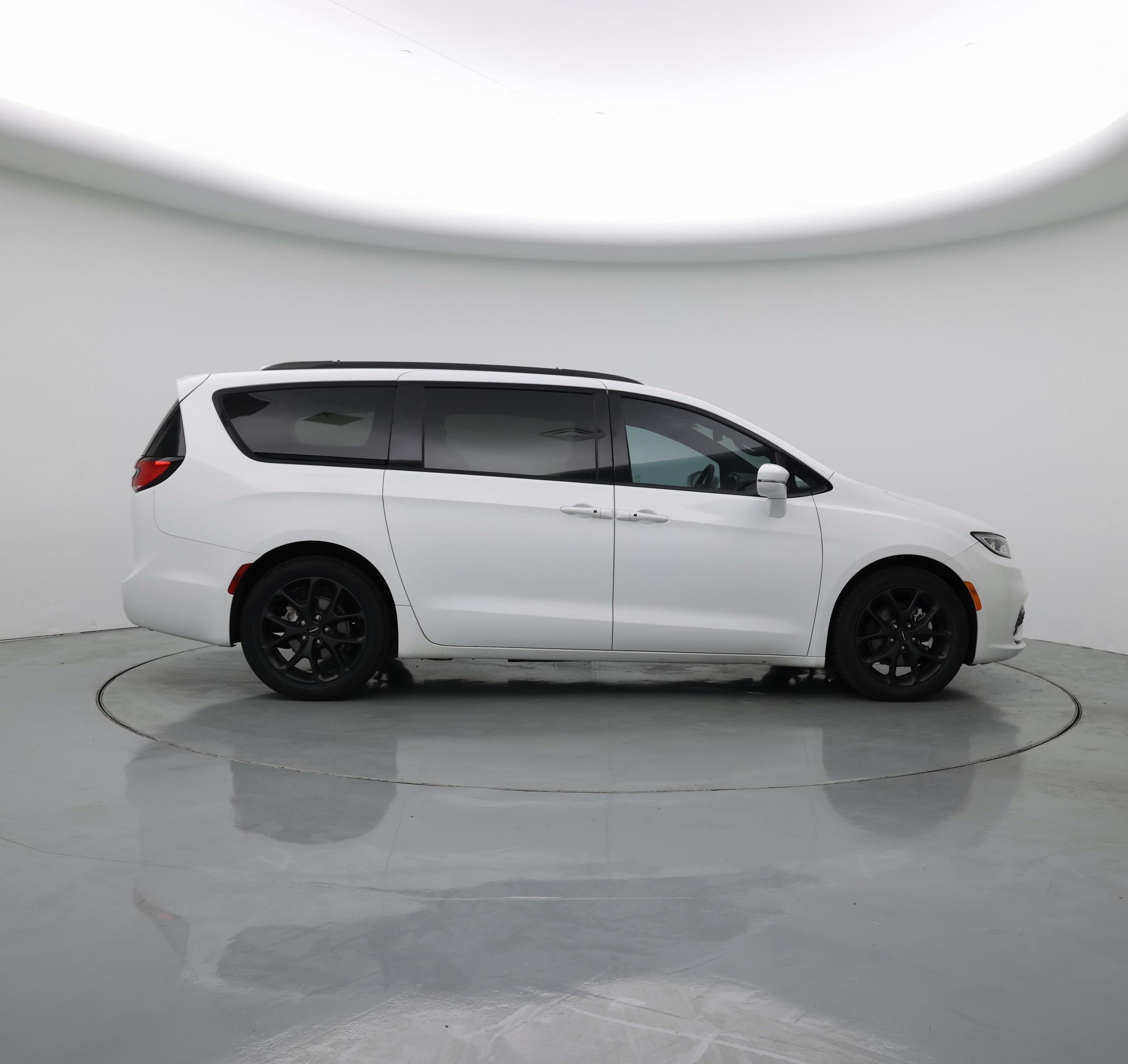 Thumbnail: 2022 Chrysler Pacifica - 7